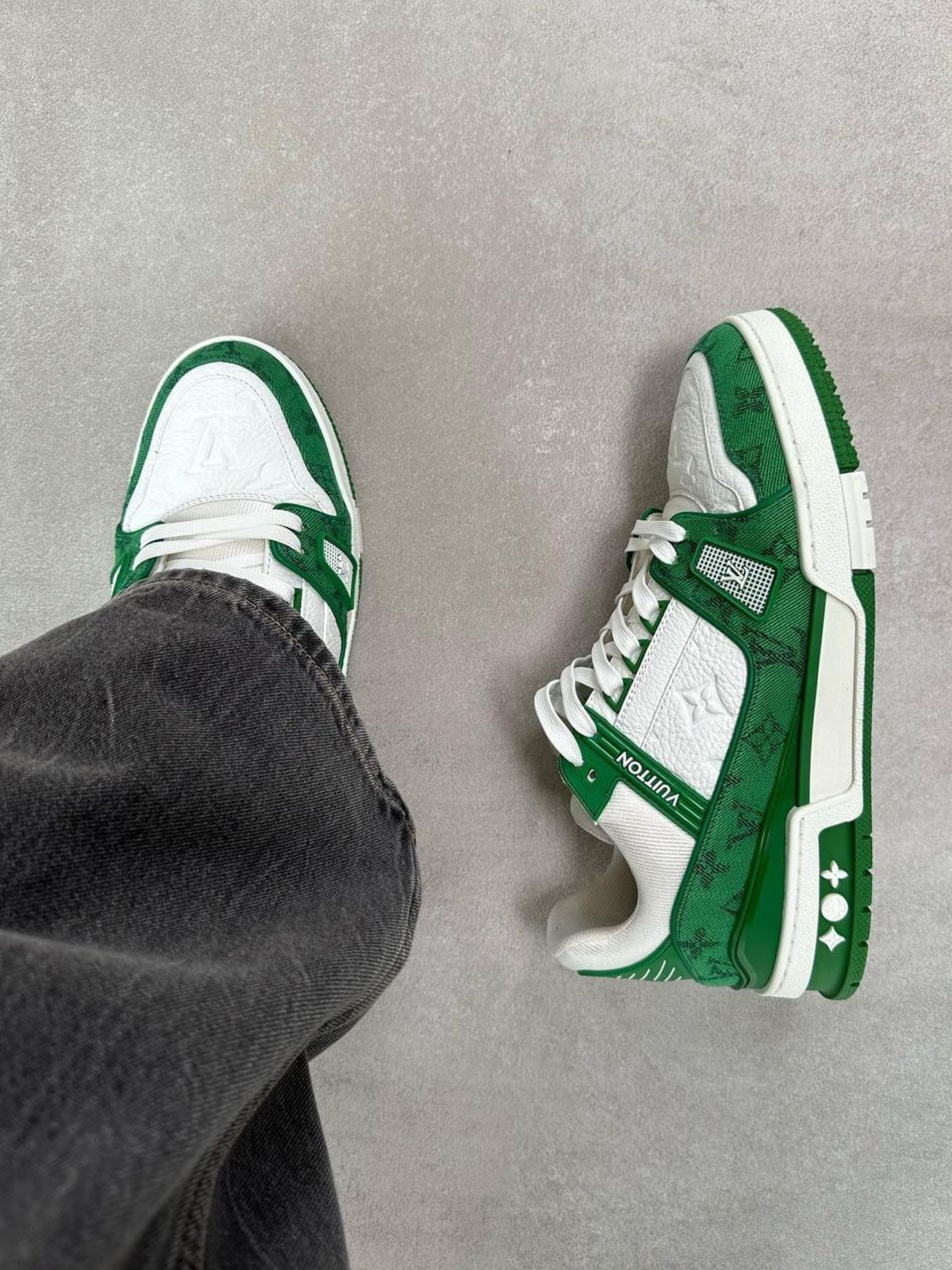 Adidaas Gazelle 85 Green White, Louis Vuitton LV Trainer Sneaker Damier Grained Leather Green 착용 스타일 - 2