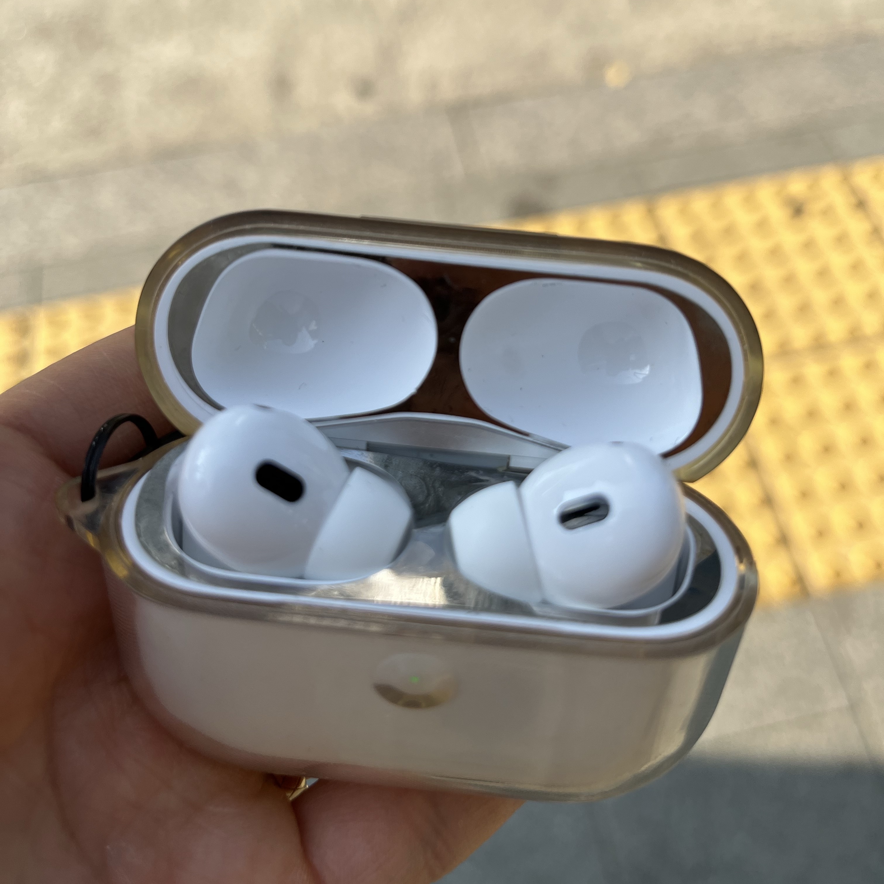 Apple AirPods Pro 2nd Gen (Korean Ver.) 착용 스타일