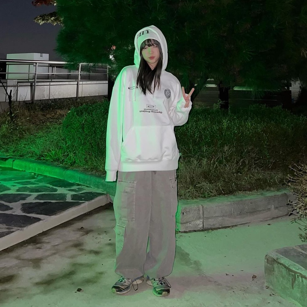 Opening Project Team Play Hoodie Black, Opening Project Team Play Hoodie White 착용 스타일 - 4