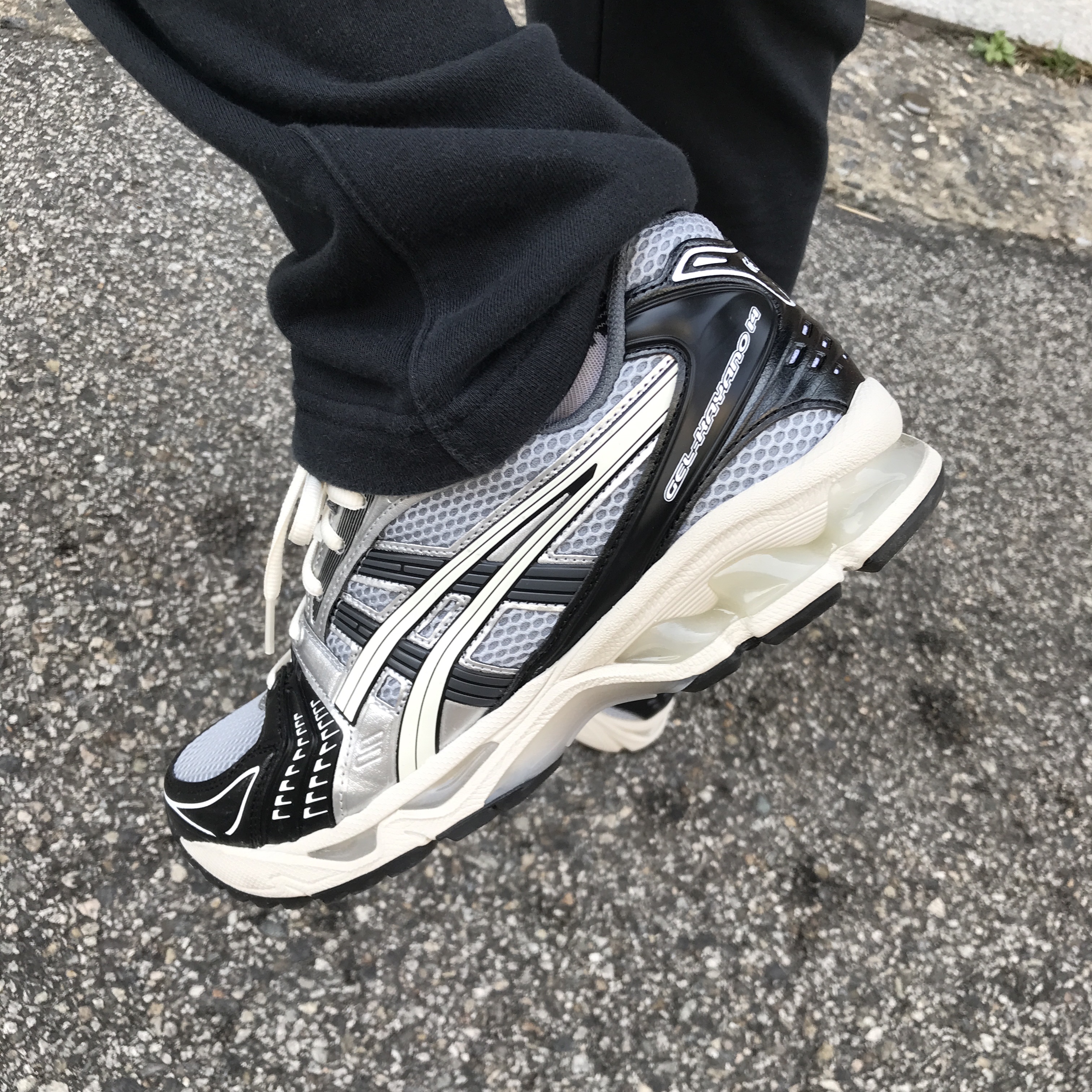 Asics Gel-Kayano 14 Black Glacier Grey 착용 스타일 - 1