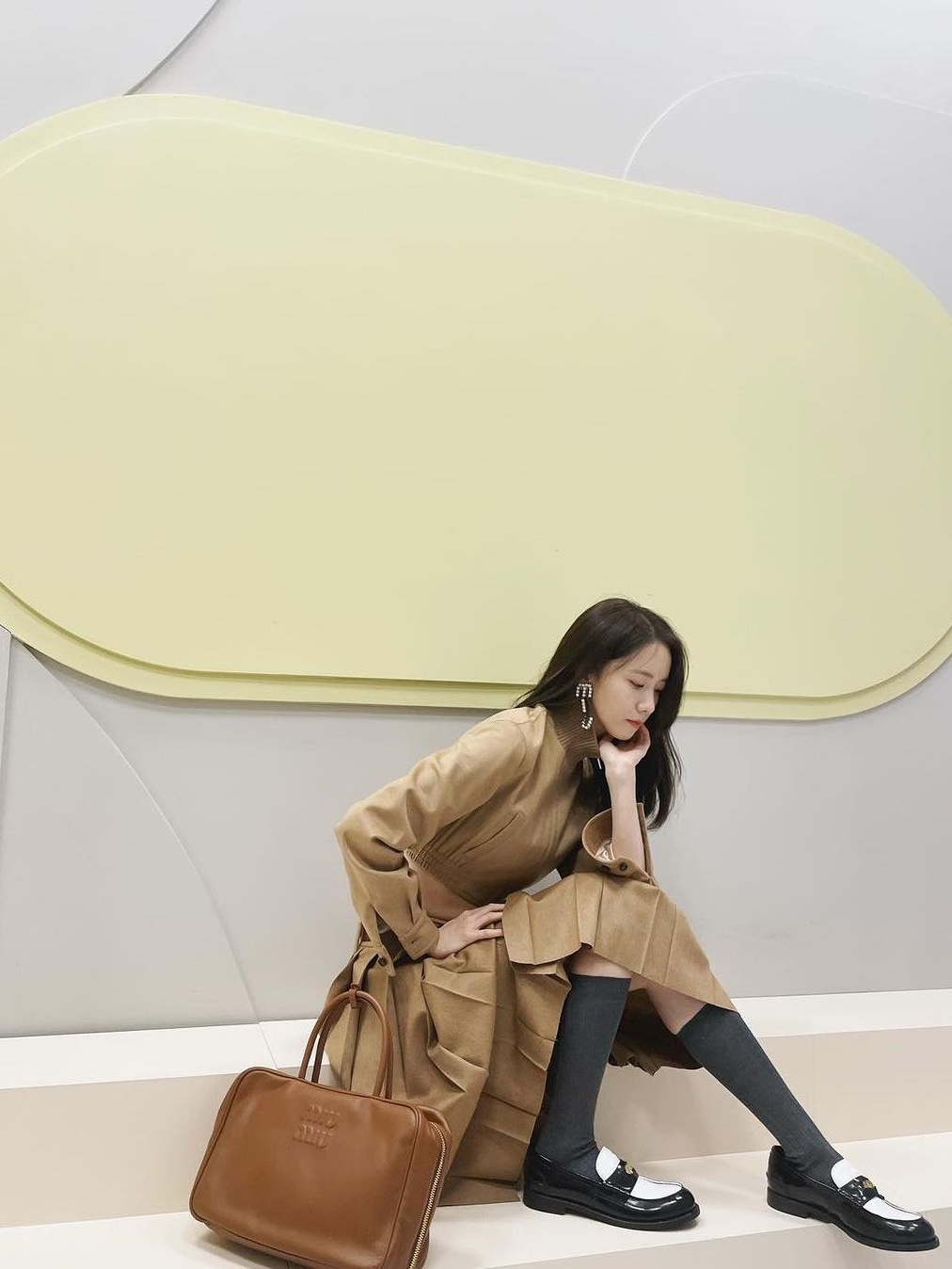 (W) Miu Miu Leather Penny Loafers Black White, (W) Miu Miu Leather Penny Loafers Tobacco White 착용 스타일 - 6