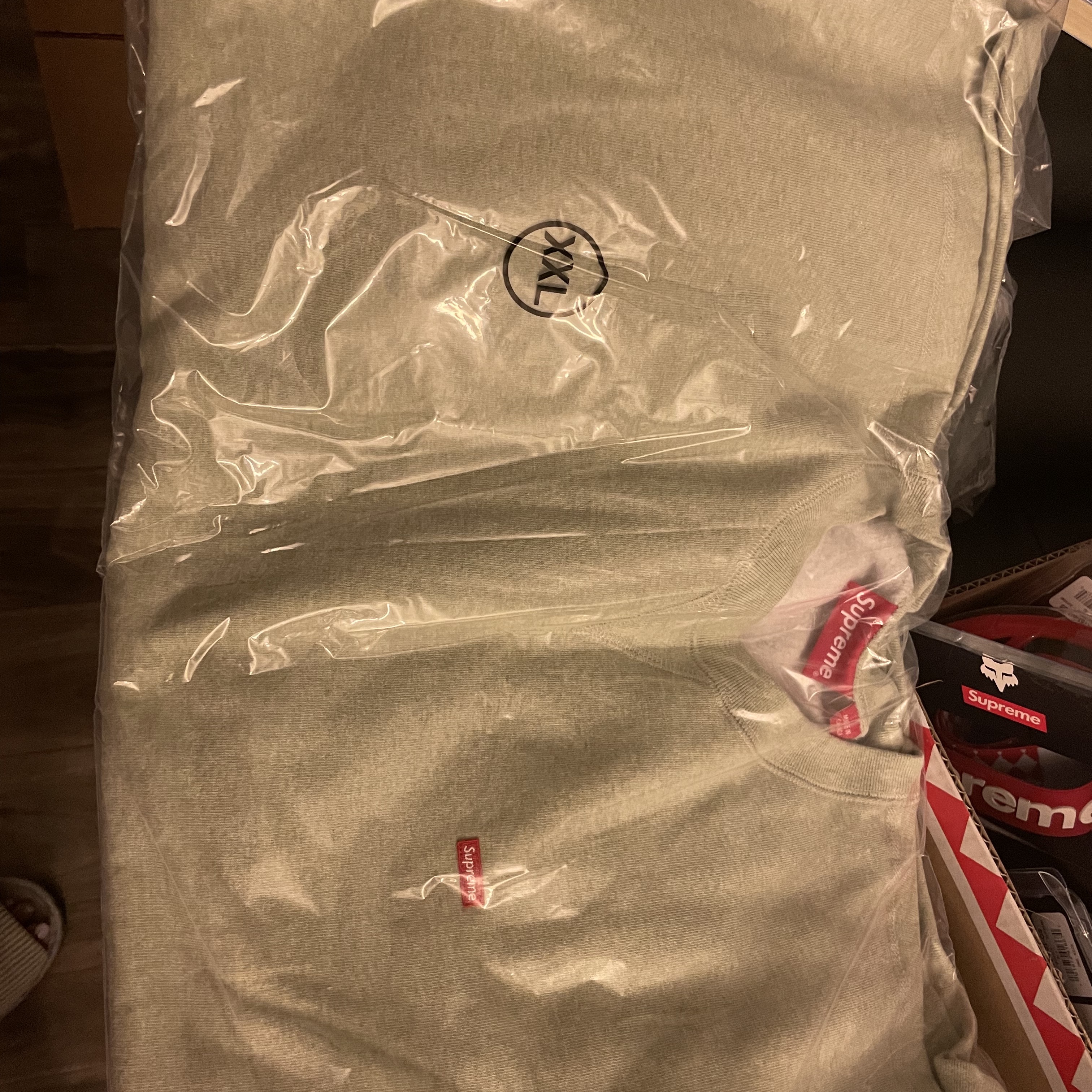 Supreme Small Box Crewneck Heather Mint - 23FW 착용 스타일 - 2