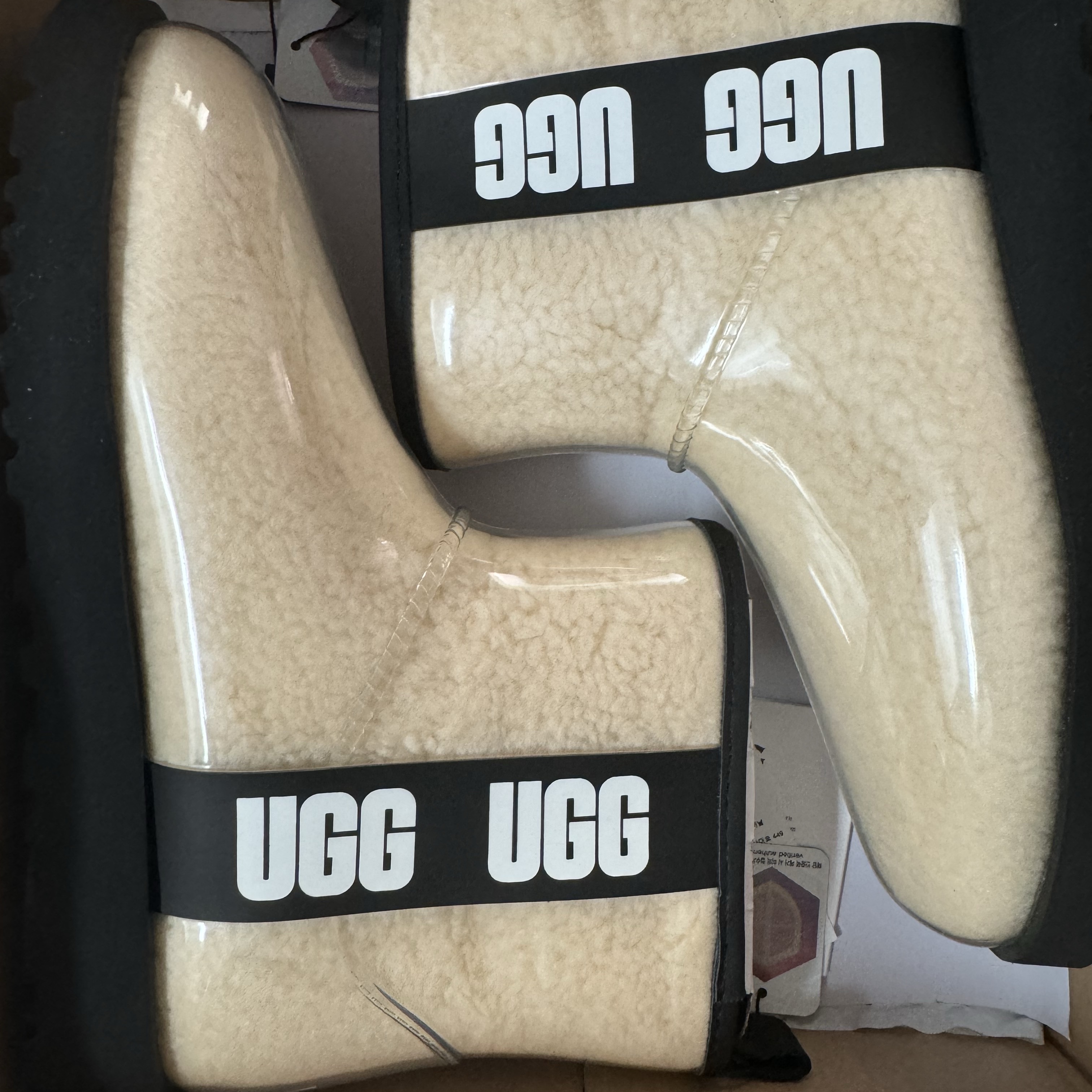 (W) UGG Classic Clear Mini Boots Natural Black 착용 스타일
