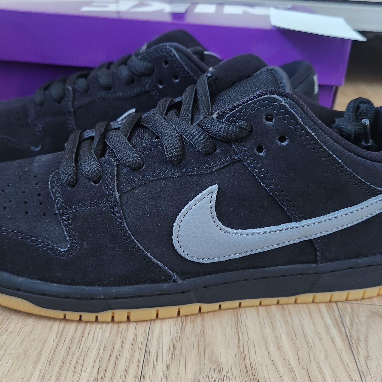 Nike SB Dunk Low Pro Black Cool Grey 착용 스타일 - 3