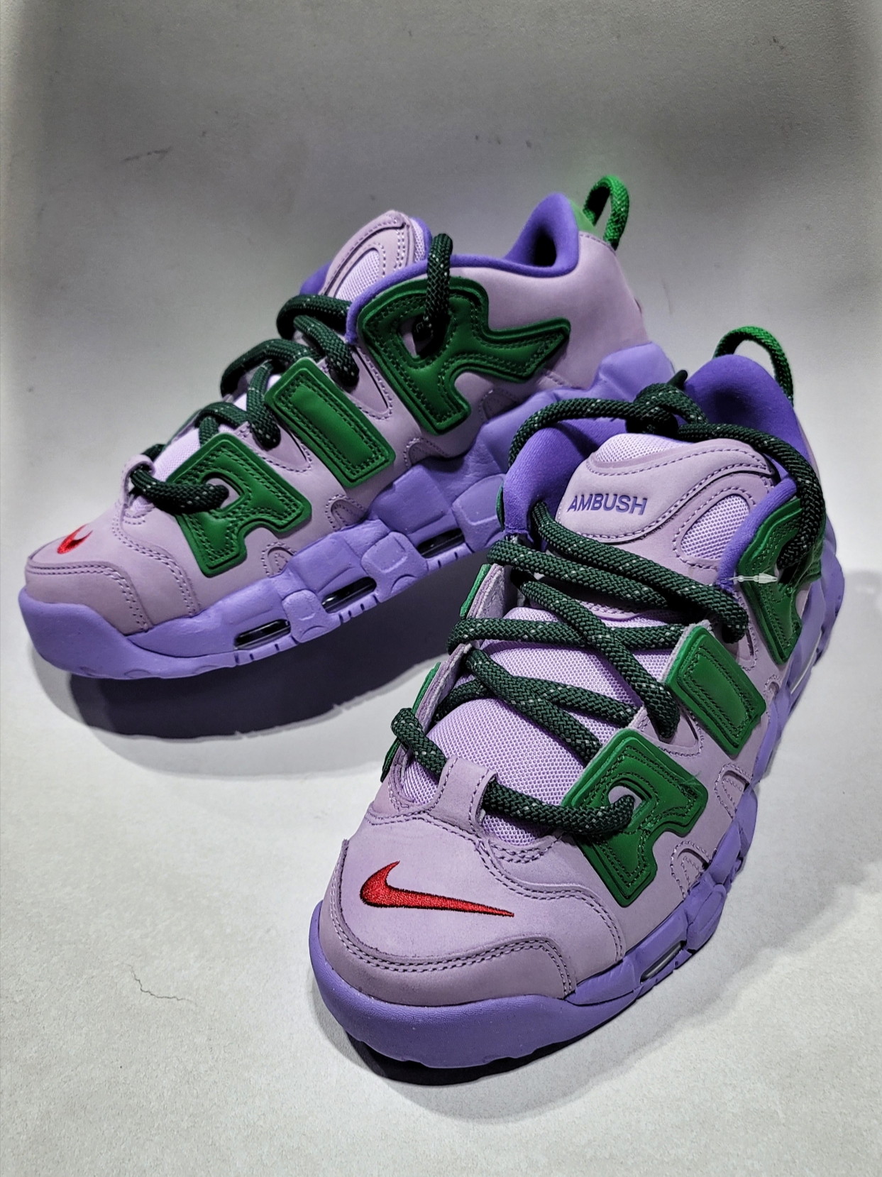 Nike x Ambush Air More Uptempo Low Lilac and Apple Green 착용 스타일 - 1