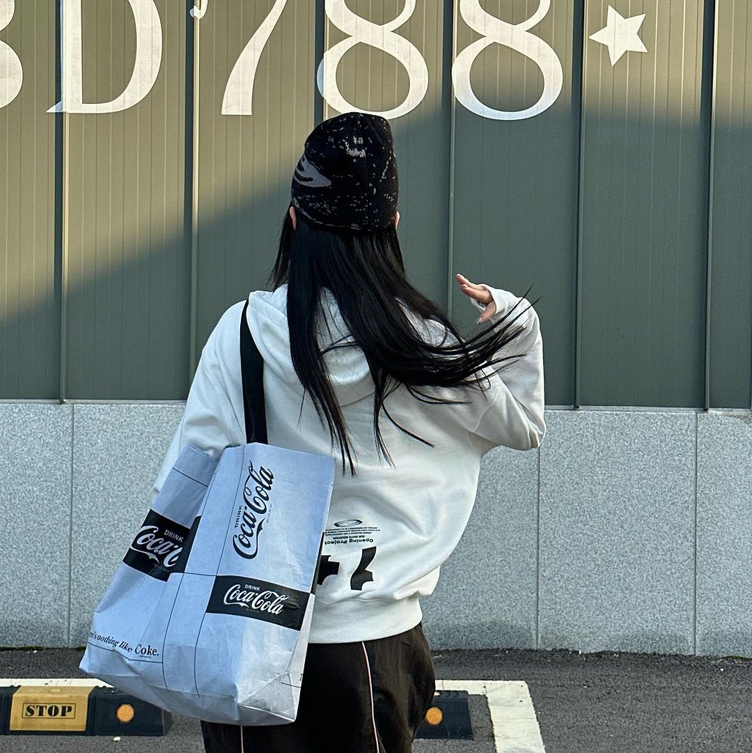 Opening Project Pixelated Logo Beanie Black, Opening Project Team Play Hoodie White 착용 스타일 - 3