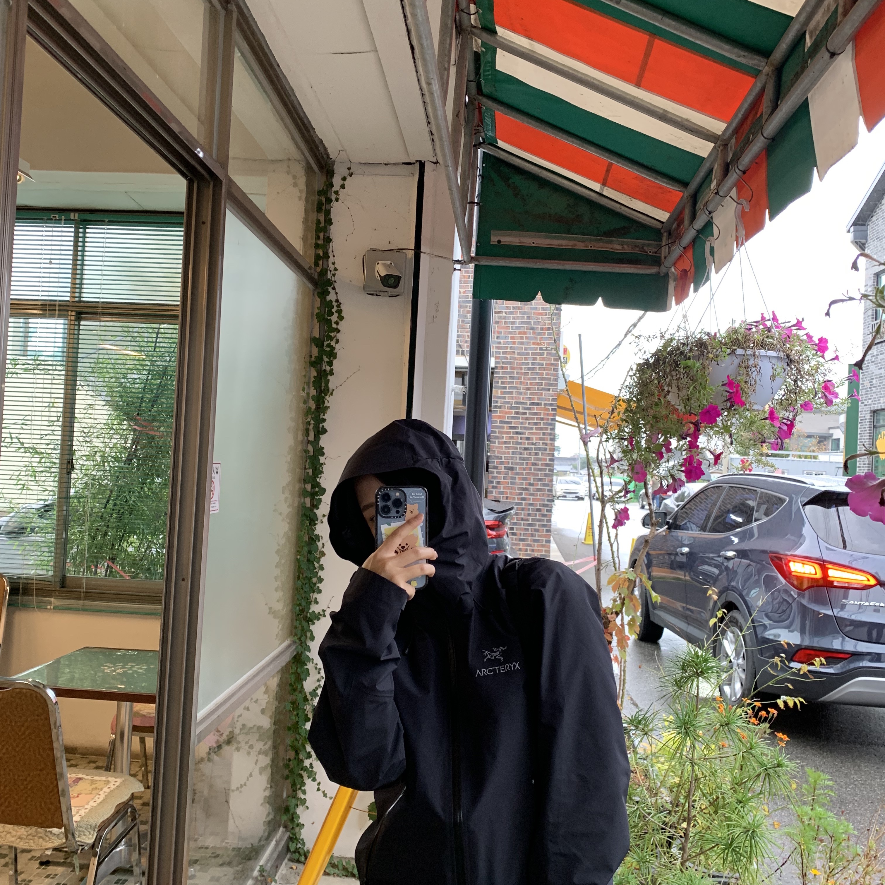 Arc'teryx Beta LT Jacket Black 착용 스타일 - 2