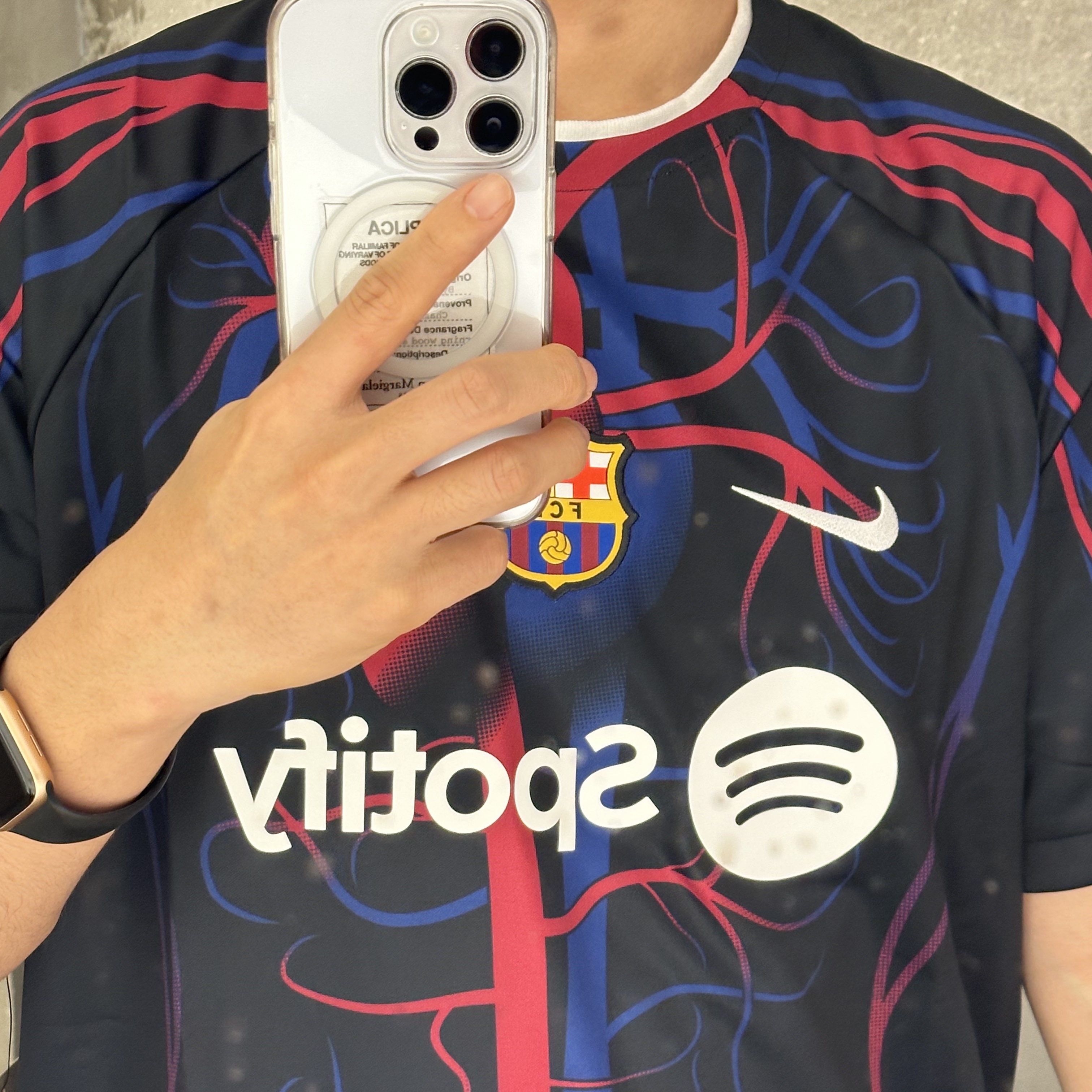 Nike x Patta x FC Barcelona Academy Pro Dri-Fit Short Sleeve Soccer Top Culers del Món (FD2372-011) 착용 스타일