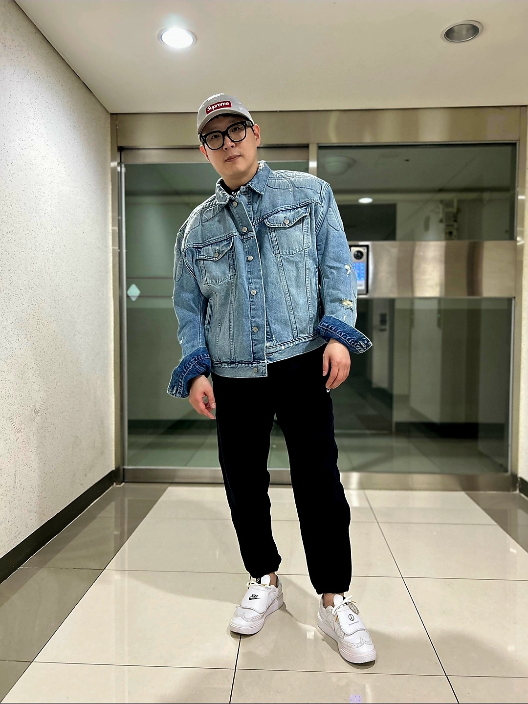 Yeezy Gap Engineered By Balenciaga Padded Denim Jacket Blue, Supreme Gloss Ripstop Camp Cap Light Grey - 23FW 착용 스타일 - 1