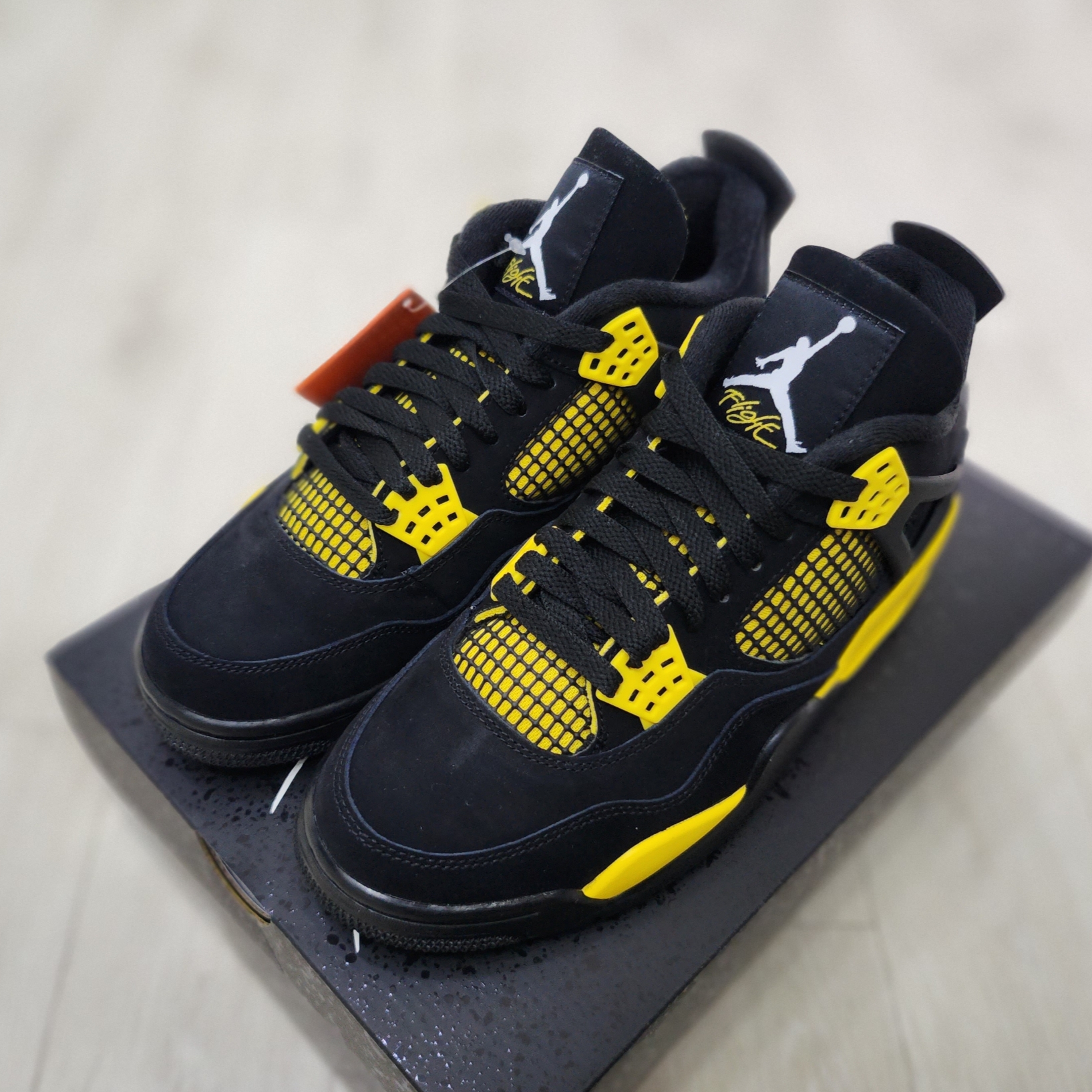 Jordan 4 Retro Thunder 2023 착용 스타일 - 2