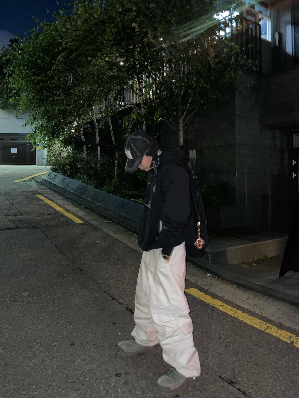 True Religion x Fetch Denim Cap Black, Opening Project Team Play Hoodie Black 착용 스타일 - 1