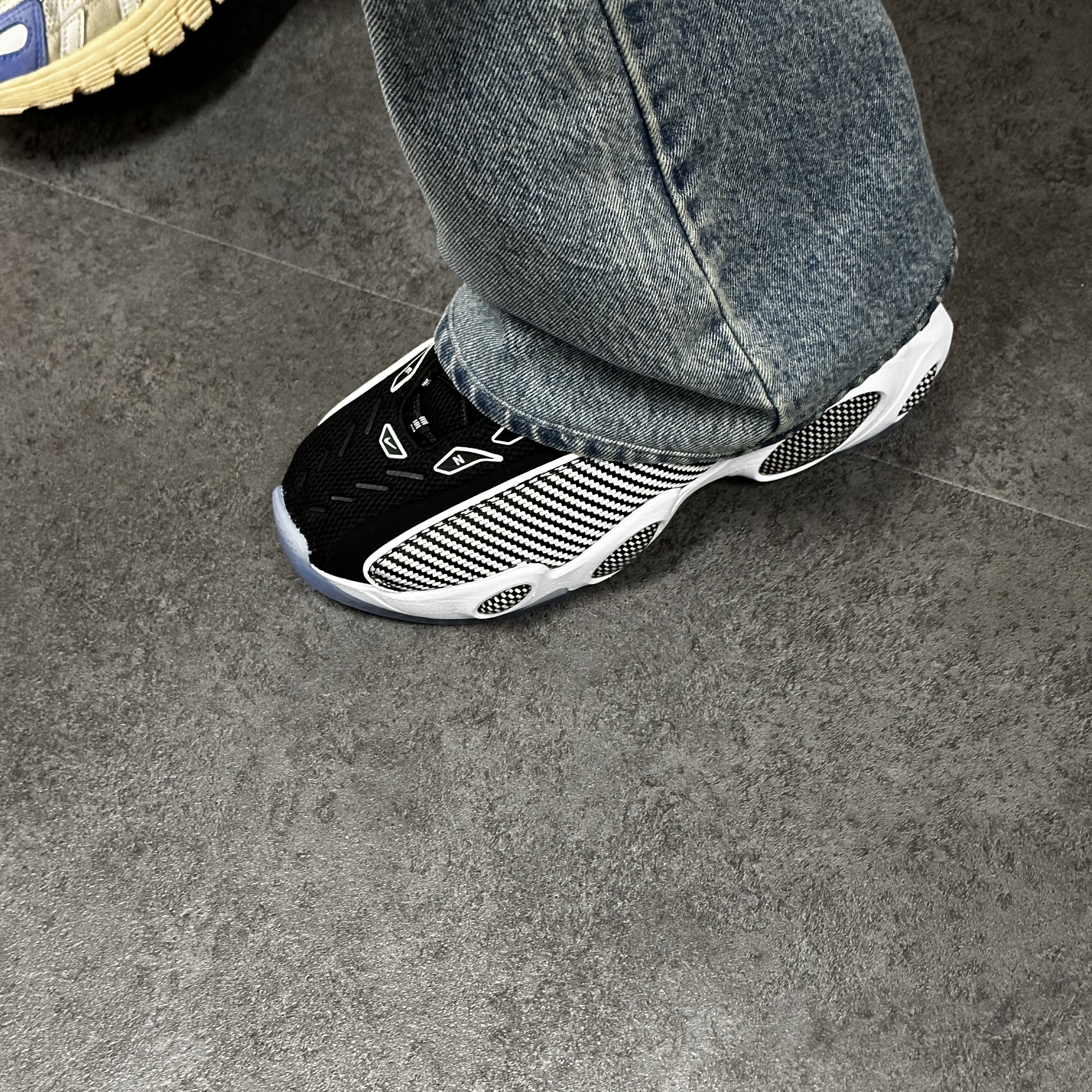 Nike x Drake Nocta Glide Black White Clear 착용 스타일 - 2