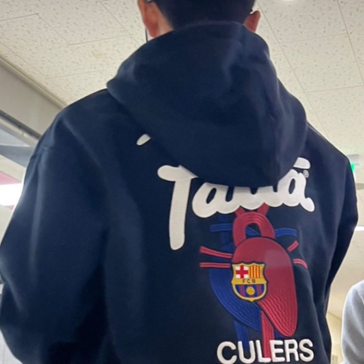 Nike x Patta x FC Barcelona Solo Swoosh Hoodie Culers del Món (FD4147-010) 착용 스타일