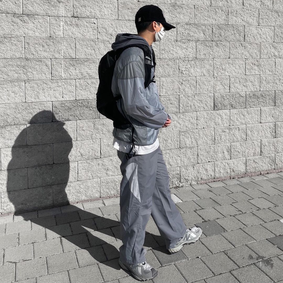 Art of Field Wave Side Line Pants Blue Gray, Art of Field Wave Side Line Pants Black 착용 스타일 - 2