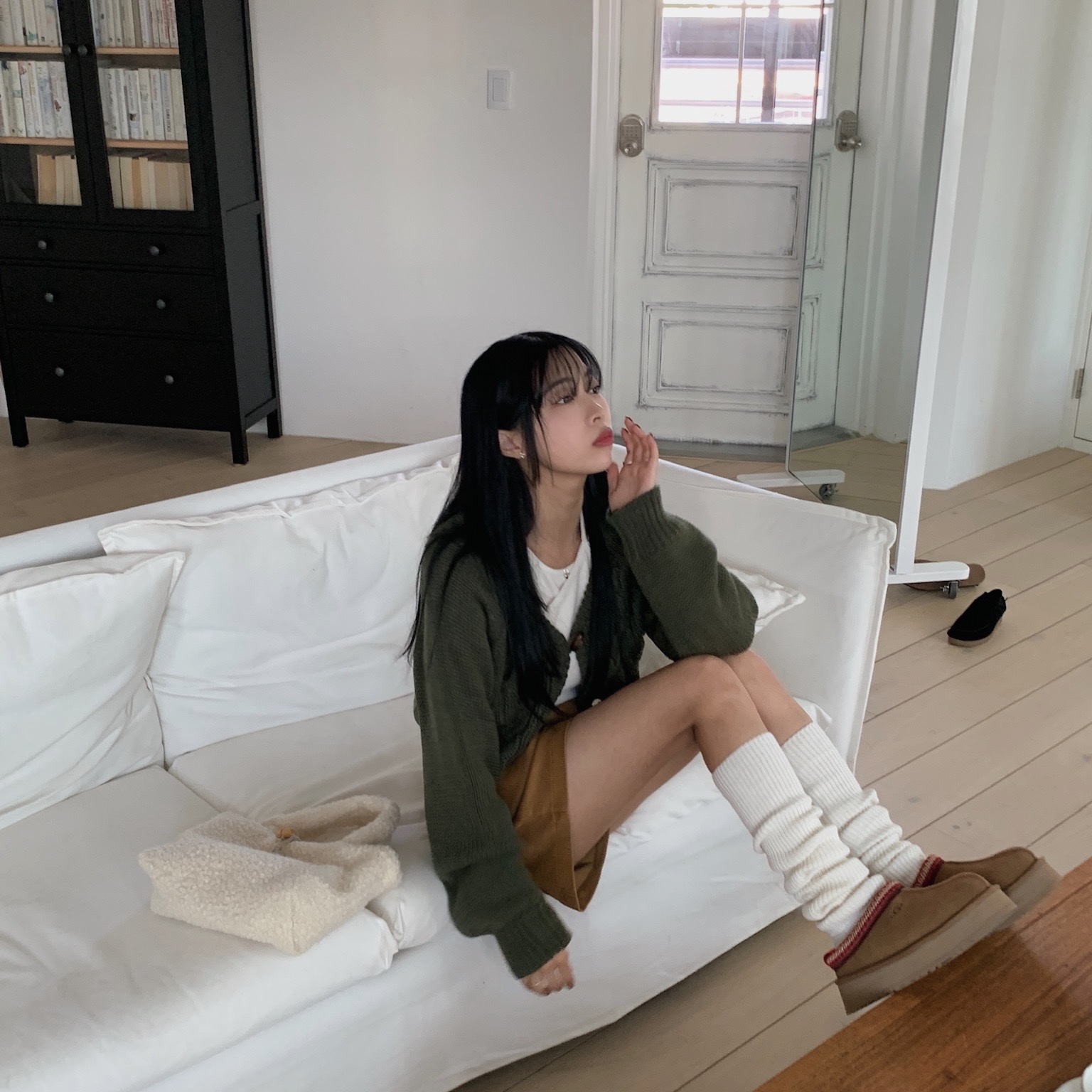 (W) UGG Tazz Slipper Chestnut 착용 스타일 - 2