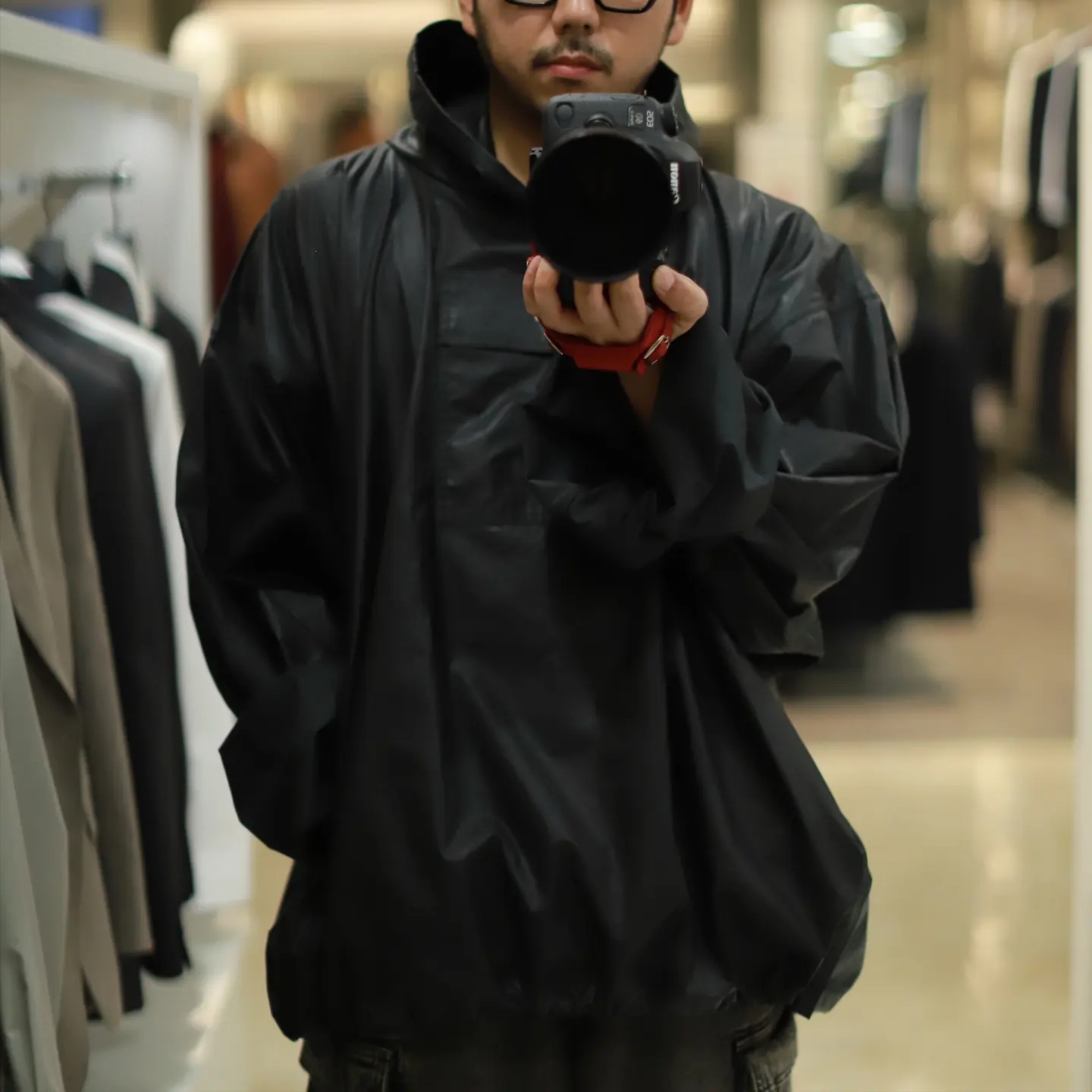 Yeezy Gap Engineered By Balenciaga Coated Cotton Anorak Black, Zara Utility Cargo Jeans Black 착용 스타일 - 2