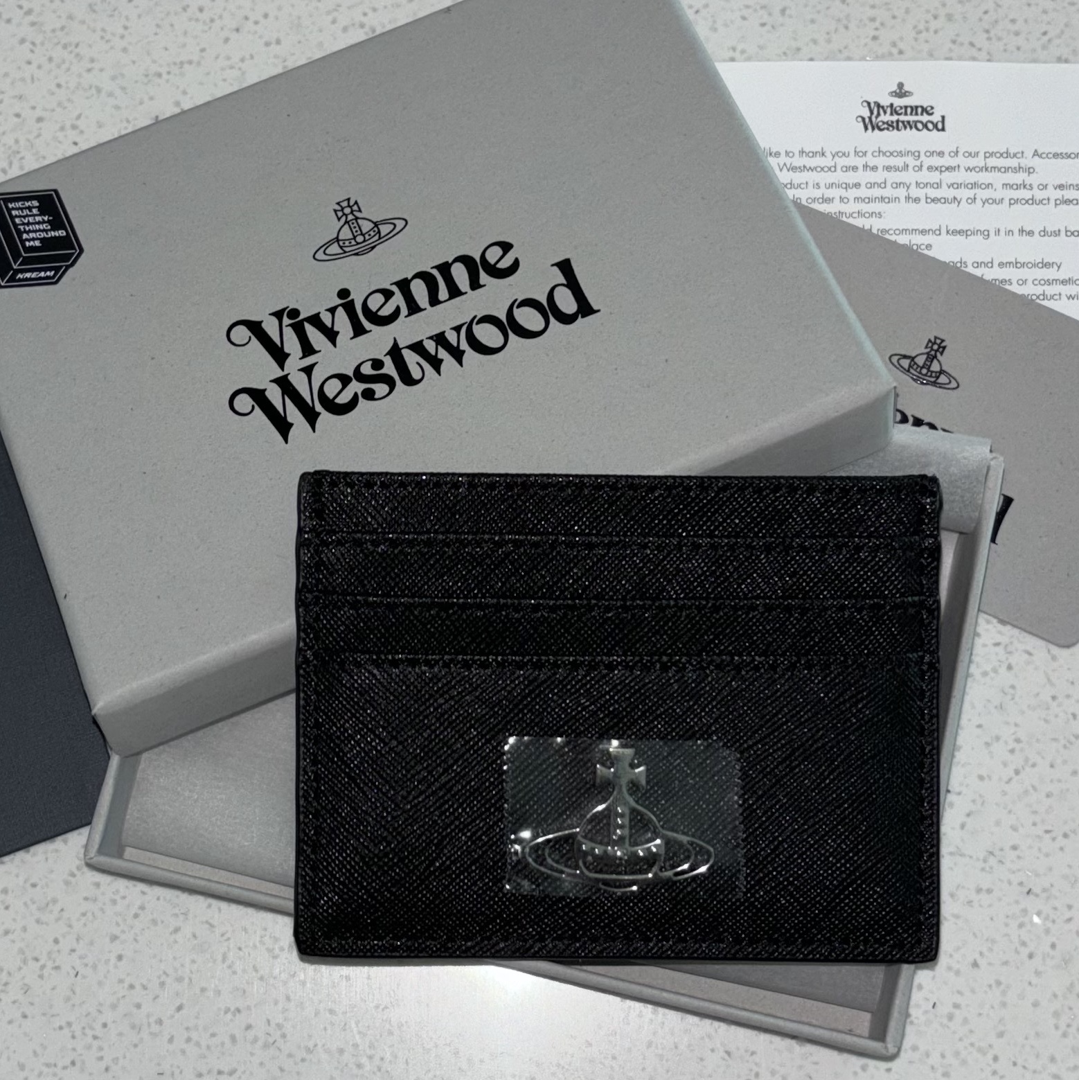Vivienne Westwood Logo Card Holder Black 착용 스타일