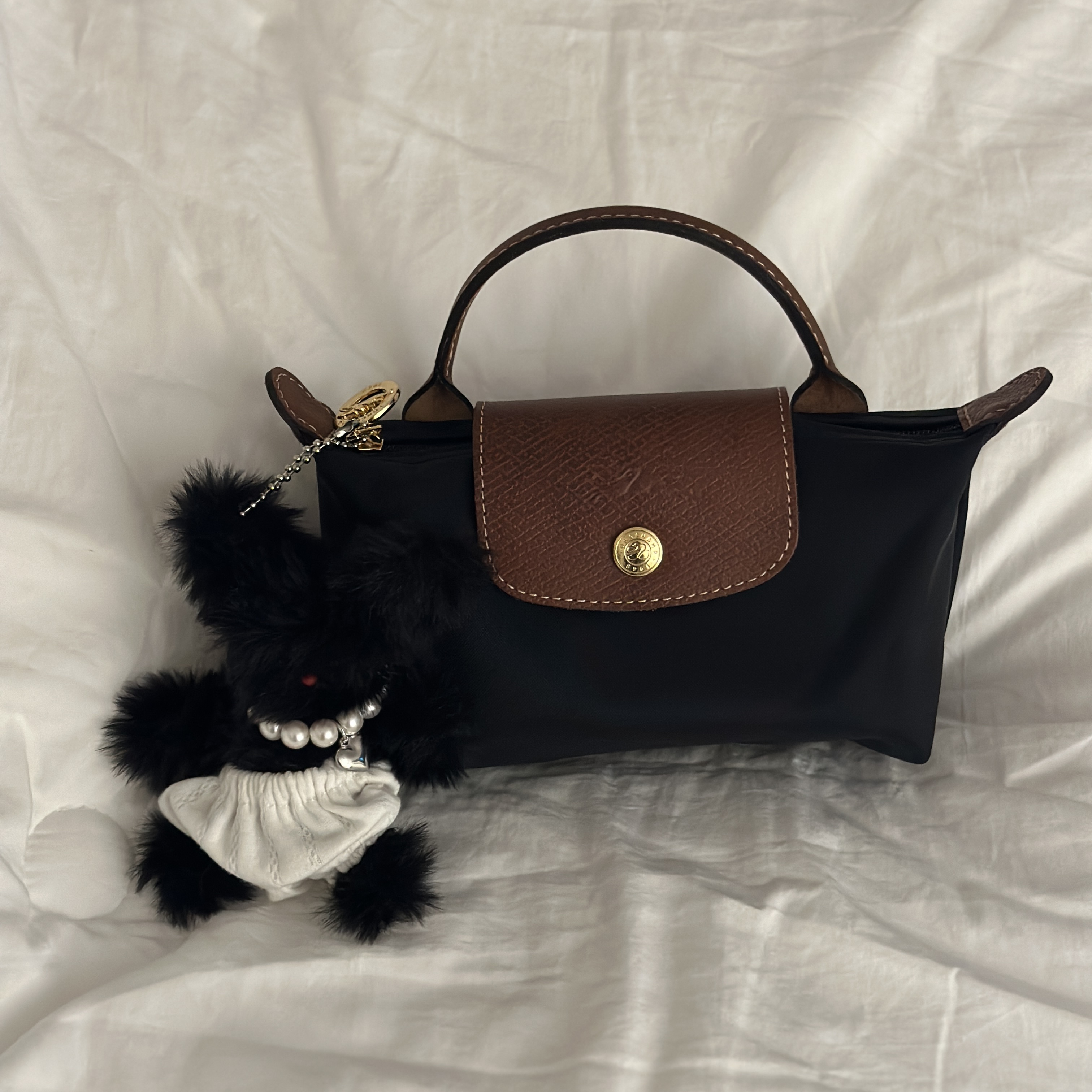 Longchamp Le Pliage Original Handle Pouch Black 착용 스타일
