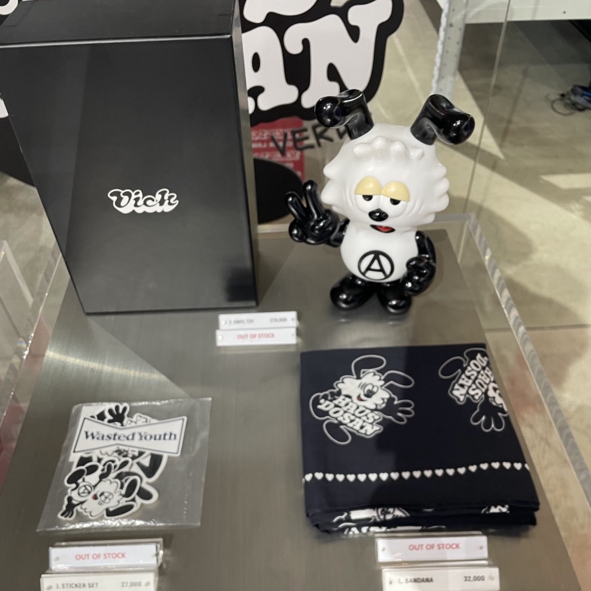 Verdy Vick Vinyl Toy, Verdy x Haus Dosan Sticker Set 착용 스타일