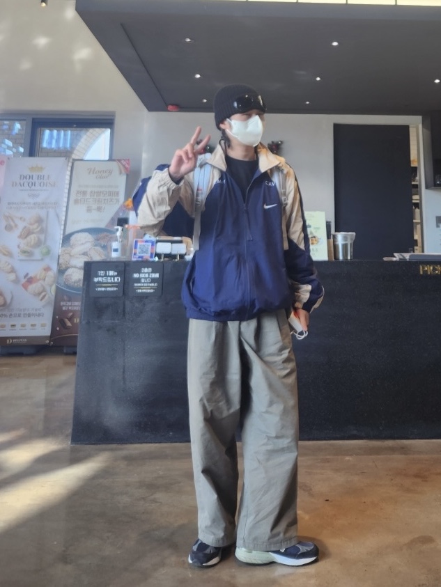 Supreme Backpack Silver - 22SS, Nike x Cav Empt Track Jacket Navy 착용 스타일 - 2