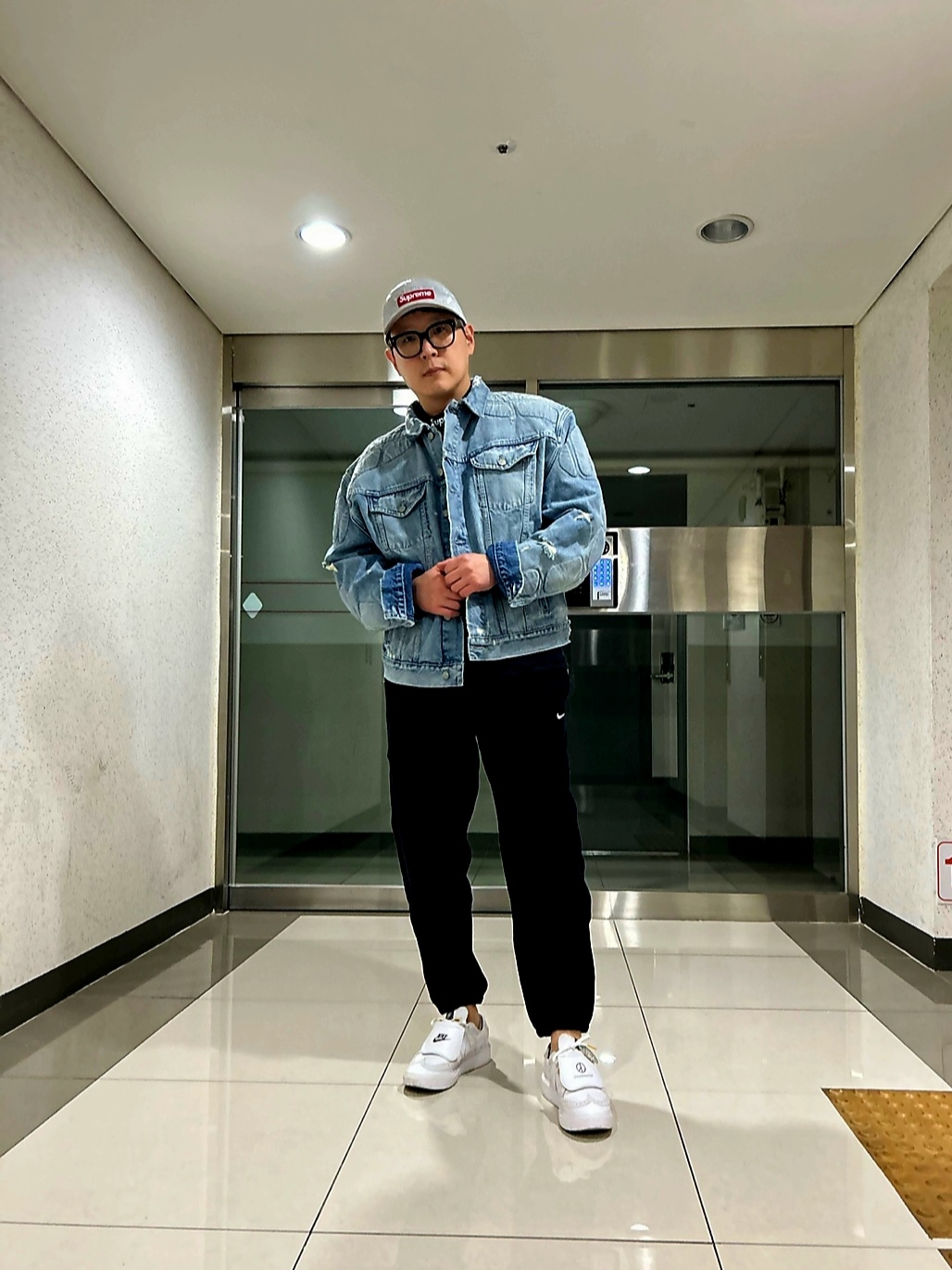 Yeezy Gap Engineered By Balenciaga Padded Denim Jacket Blue, Supreme Gloss Ripstop Camp Cap Light Grey - 23FW 착용 스타일 - 3