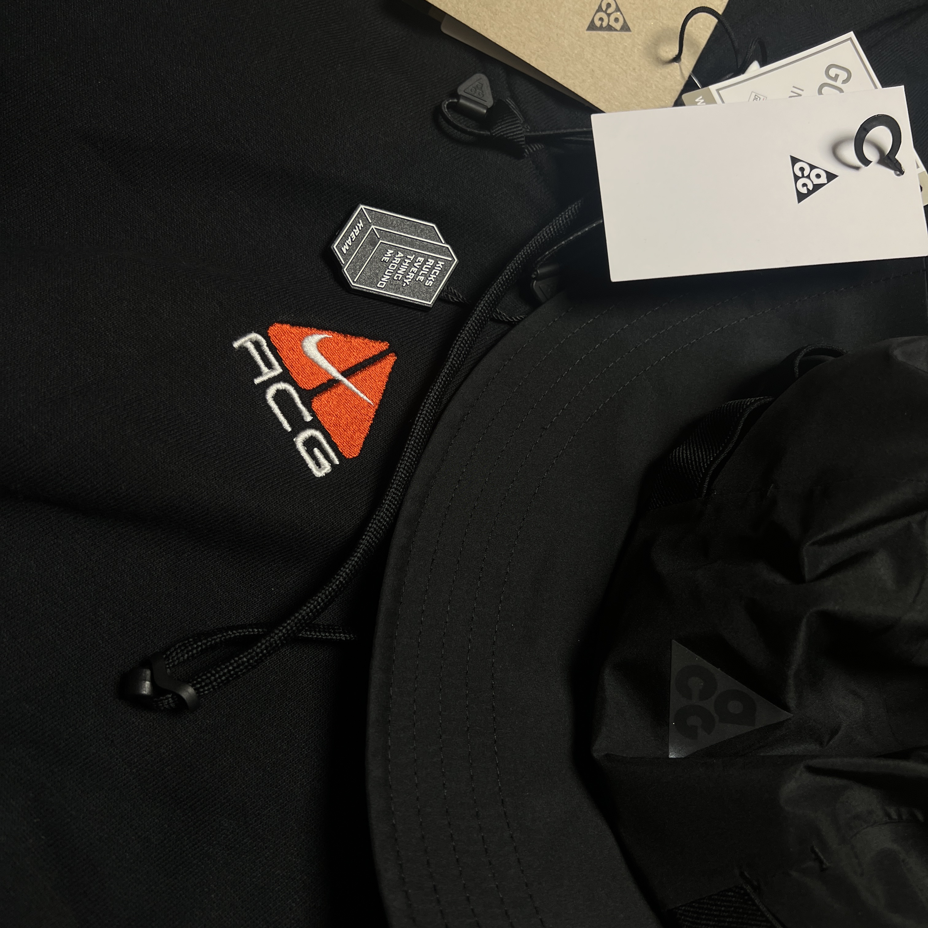 Nike ACG Apex Bucket Hat Black, Nike ACG Therma-Fit Pullover Fleece Hoodie Black - Asia 착용 스타일