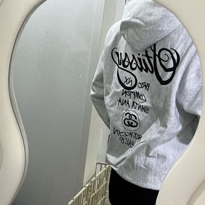 Stussy World Tour Hoodie Ash Heather 2023 착용 스타일 - 1