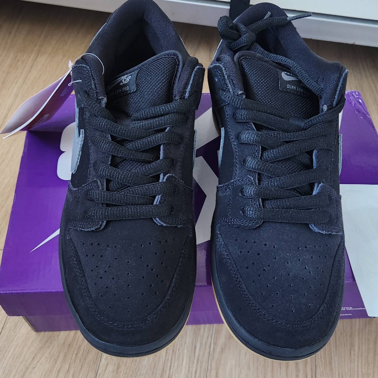 Nike SB Dunk Low Pro Black Cool Grey 착용 스타일 - 2