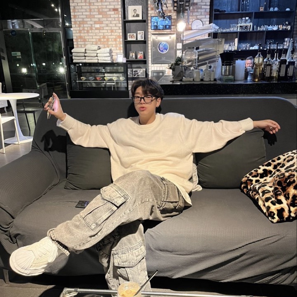 Stussy 8 Ball Spray Sweater Ivory, Stussy 100% Pigment Dyed T-Shirt Natural 착용 스타일 - 2