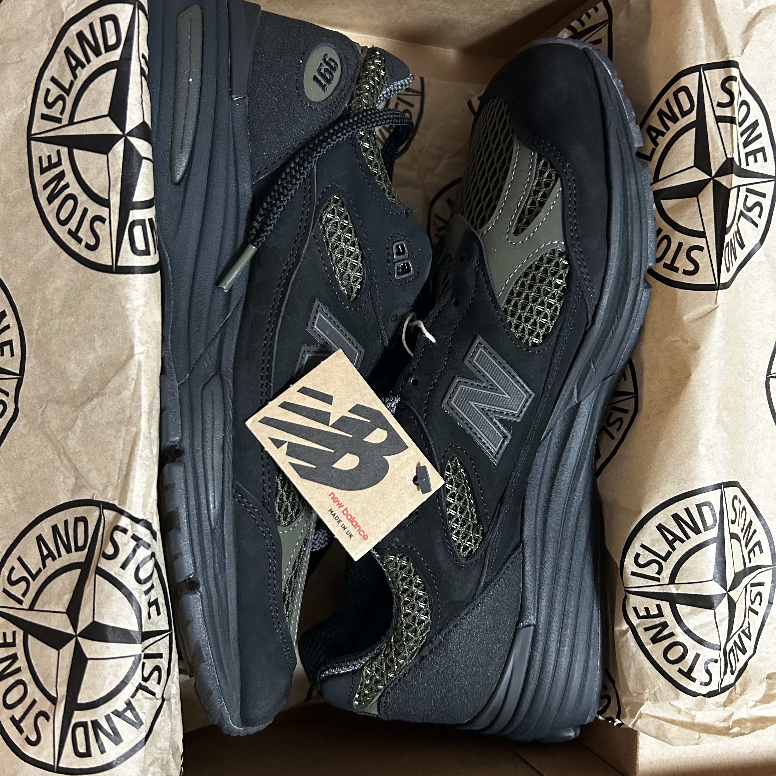 New Balance x Stone Island 991v2 Made in UK Black Olive Night 착용 스타일 - 5
