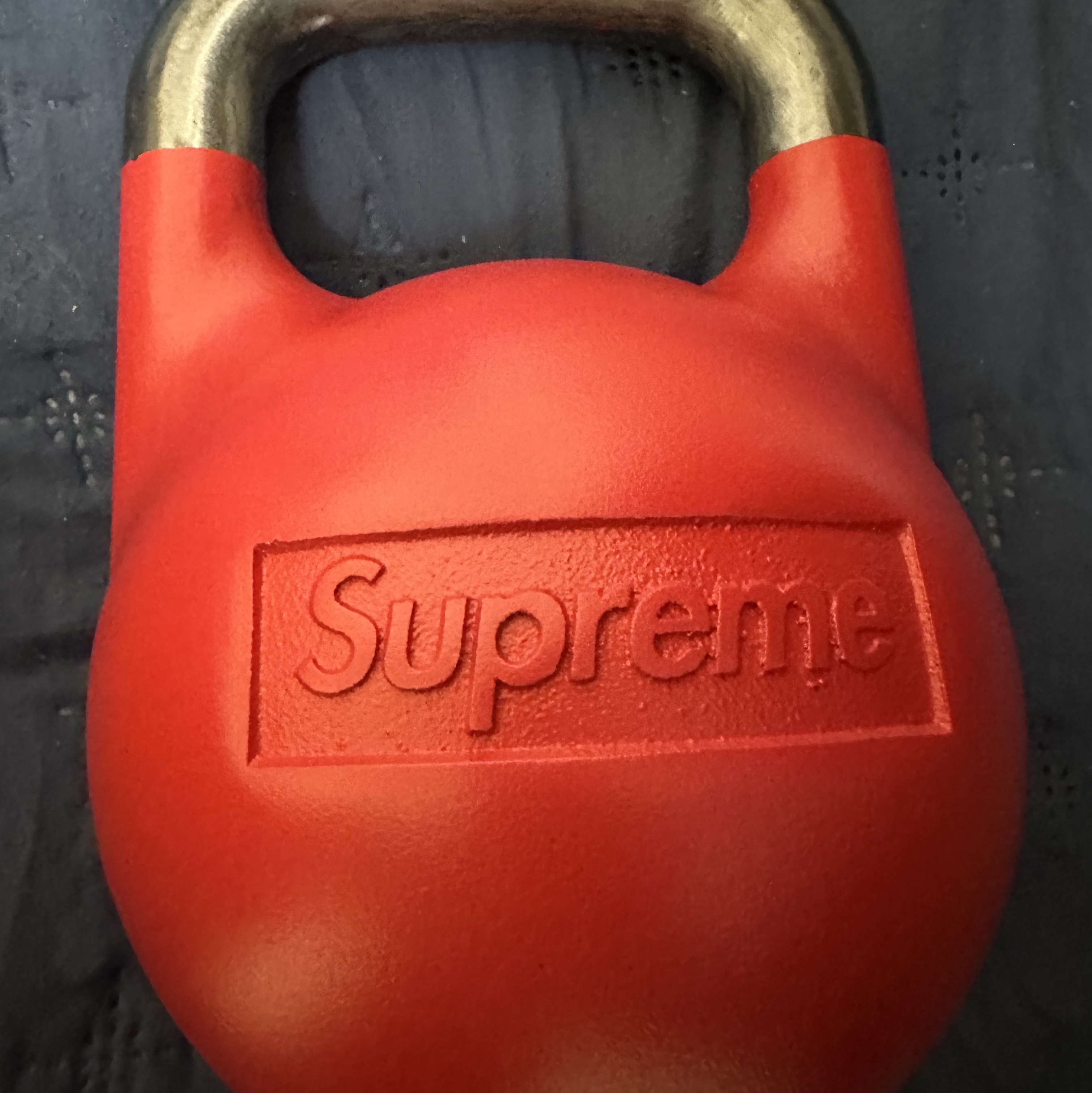 Supreme Tru Grit 6KG Kettlebell Red - 22FW 착용 스타일