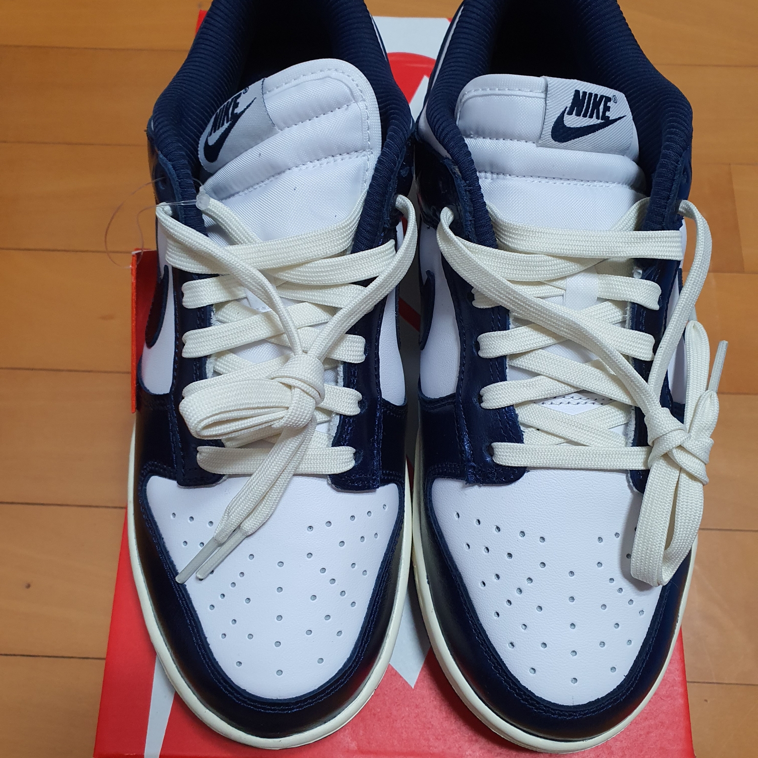 (W) Nike Dunk Low PRM Midnight Navy and White 착용 스타일
