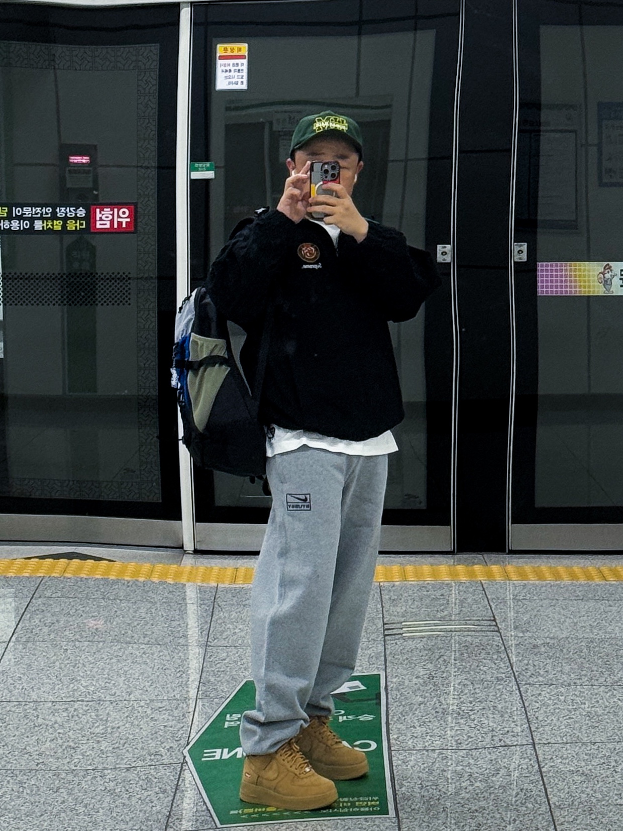 Nike x Supreme Air Force 1 Low Flax, Nike x Stussy NRG Fleece Pants Dark Grey Heather (DO9340-063) 착용 스타일