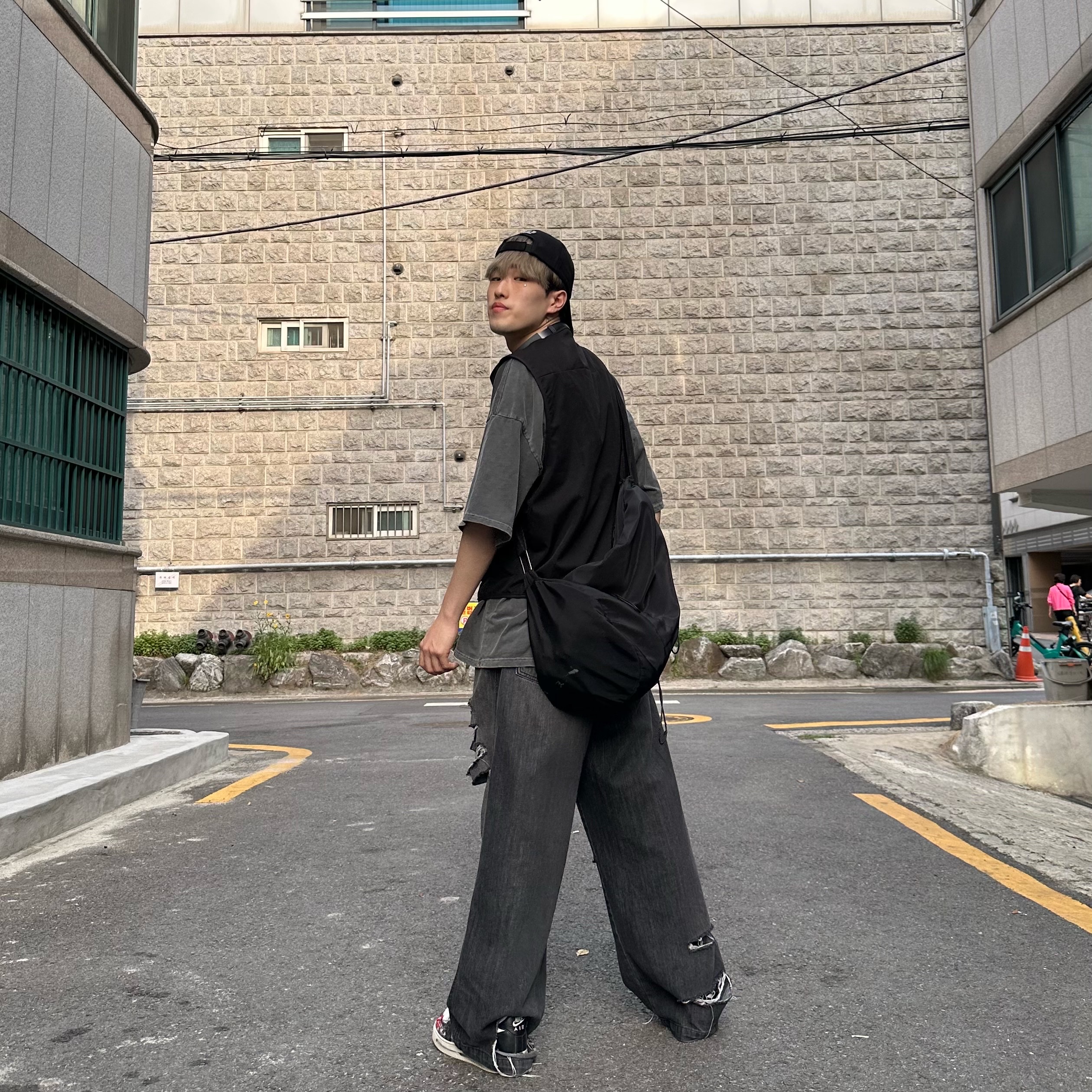 Nike x Peaceminusone Air Force 1 Low Para-Noise, Yeezy Gap Engineered By Balenciaga Flame Cap Black 착용 스타일 - 1