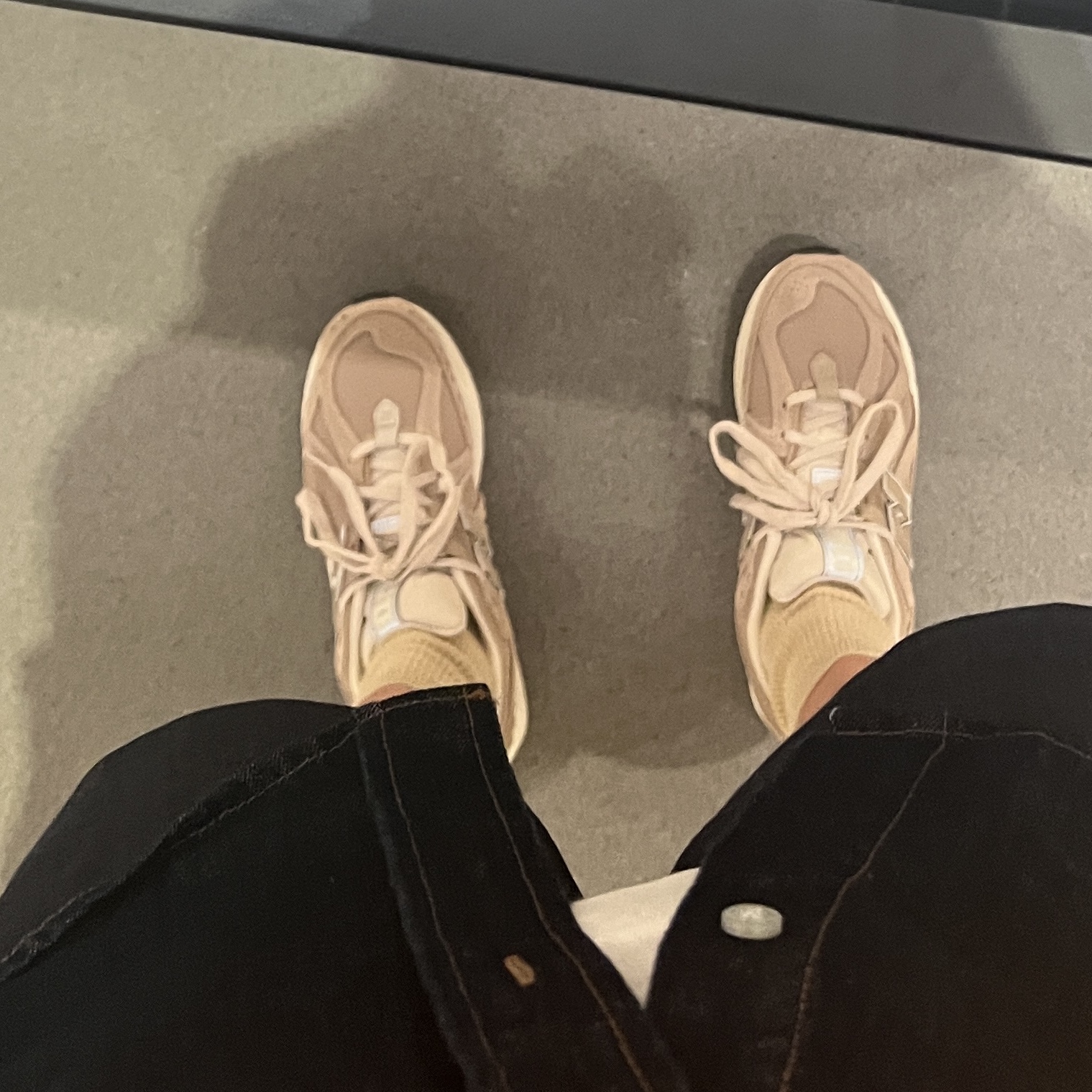 New Balance 1906R Mindful Grey 착용 스타일 - 4
