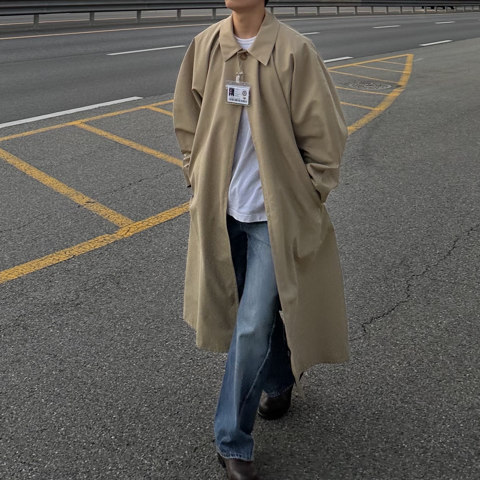 STU Hook Dolman Coat Beige with Name Tag 착용 스타일 - 4