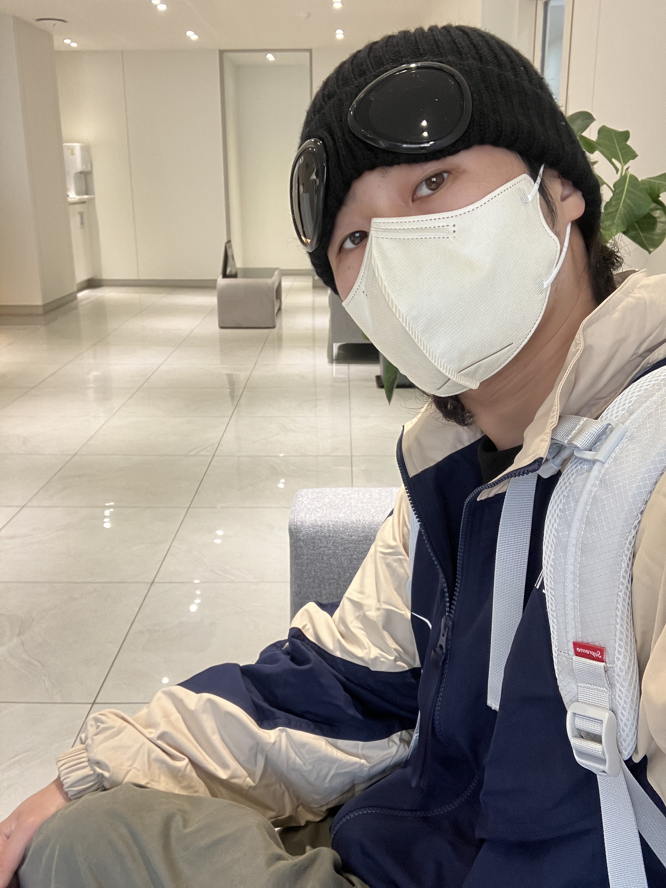 Supreme Backpack Silver - 22SS, Nike x Cav Empt Track Jacket Navy 착용 스타일 - 1