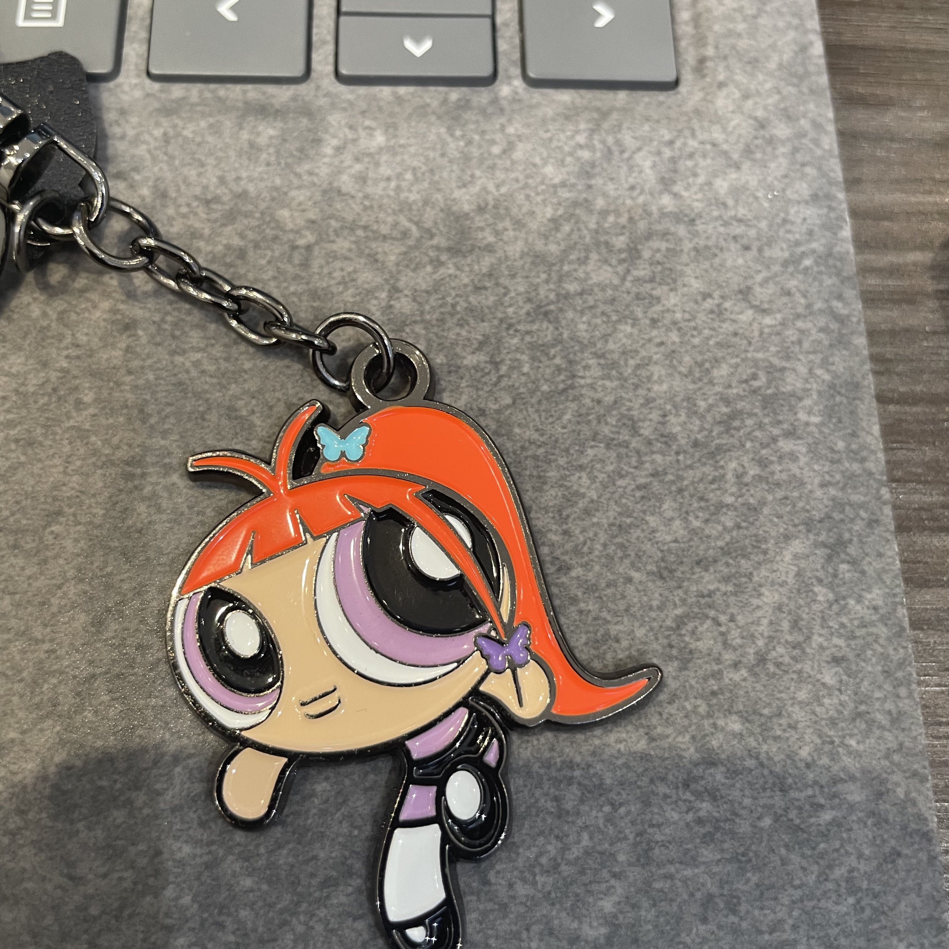 NewJeans x The Powerpuff Girls Metal Keyring Hyein 착용 스타일