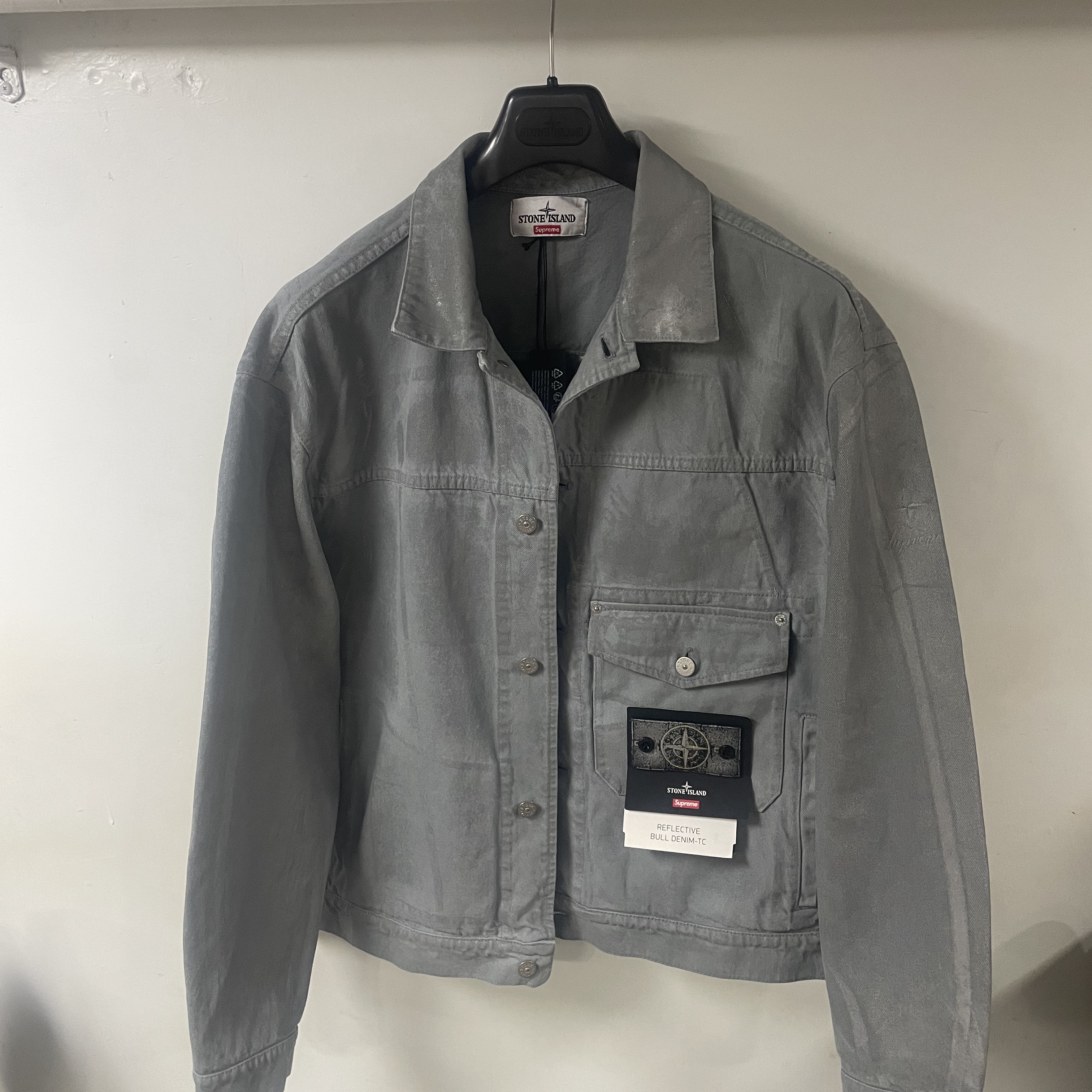 Supreme x Stone Island Denim Trucker Jacket Reflective - 23FW 착용 스타일