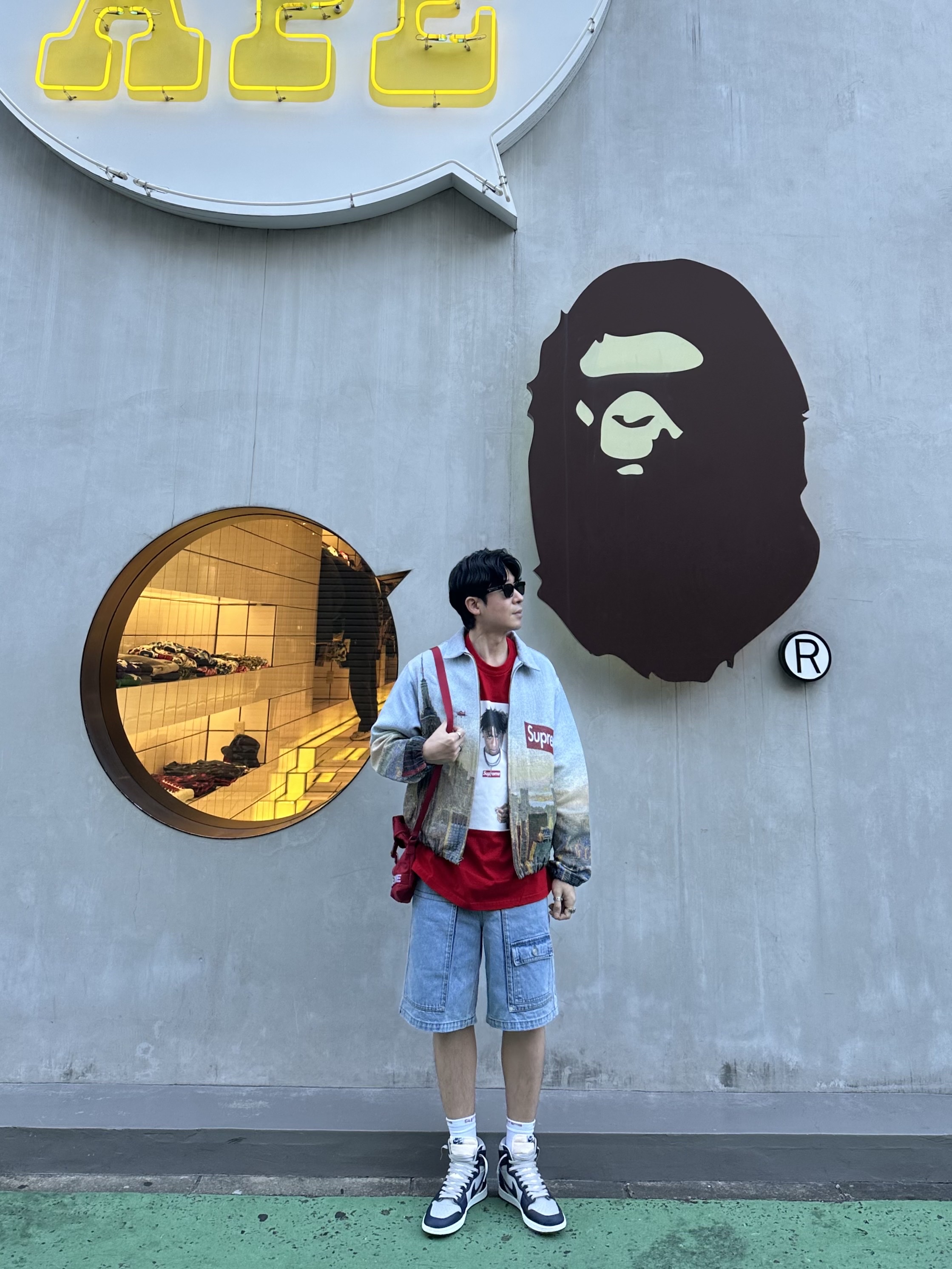 Supreme Aerial Tapestry Harrington Jacket - 20FW, Supreme NBA Youngboy T-Shirt Red - 23FW 착용 스타일 - 3