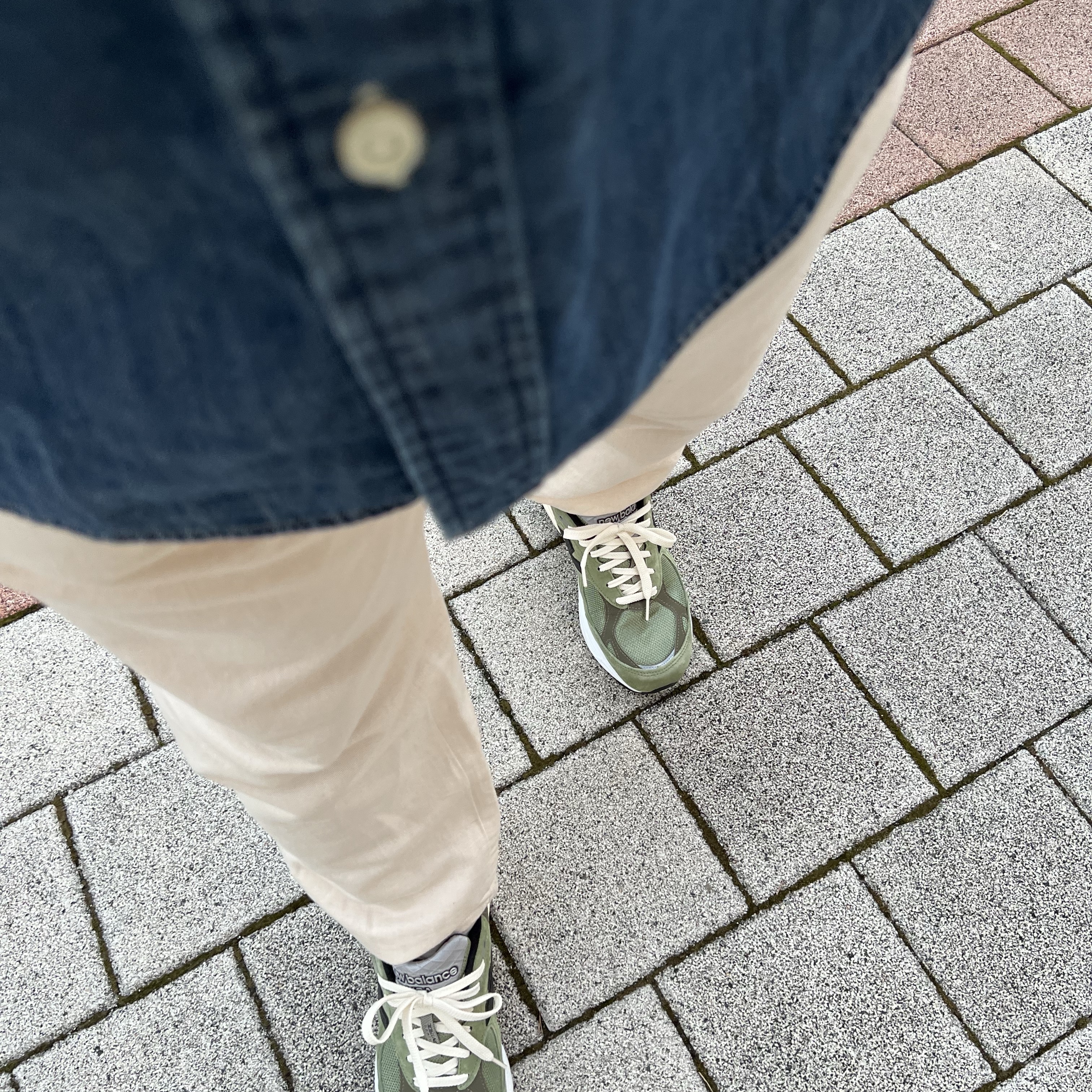 New Balance x JJJJound 990v3 Olive 착용 스타일 - 1