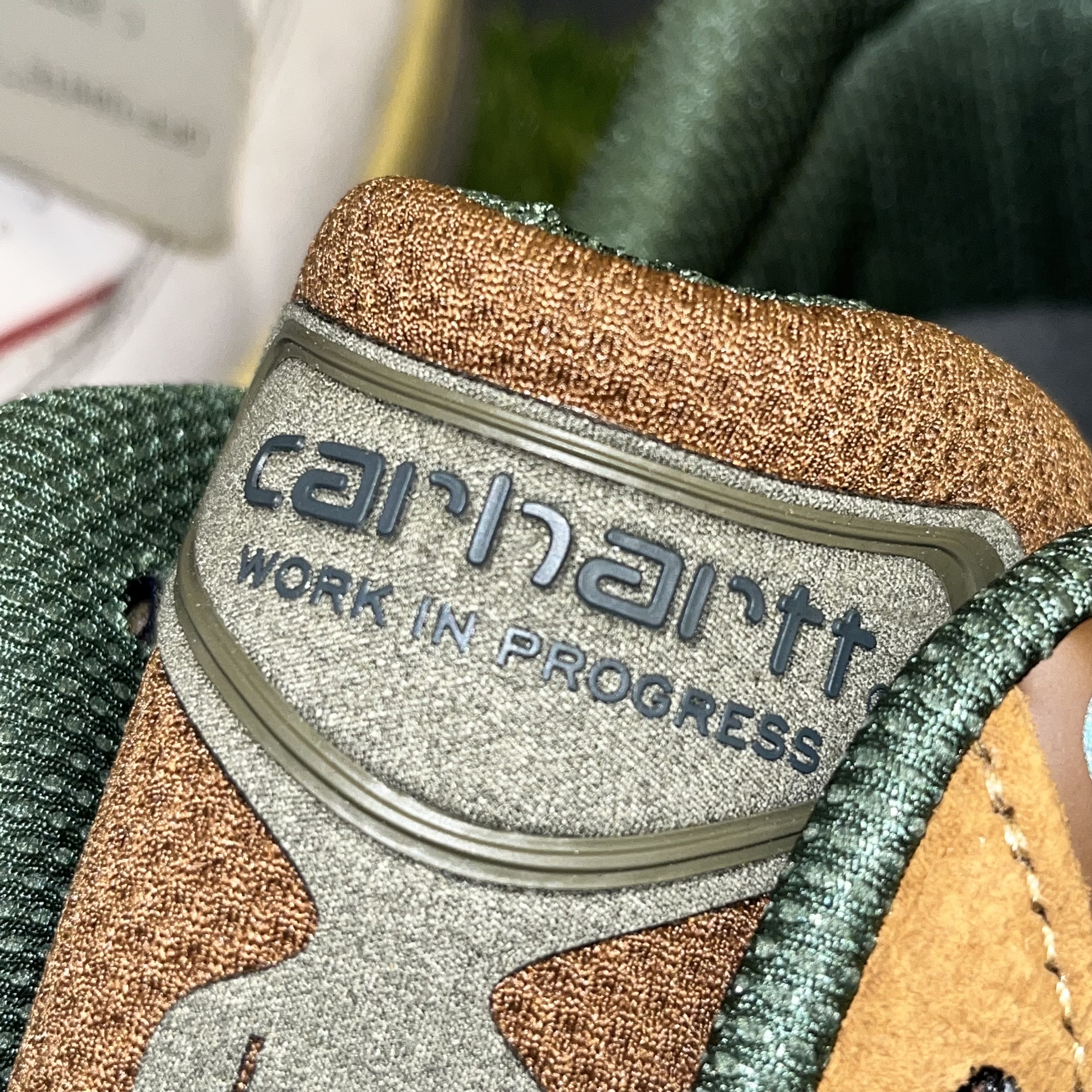 New Balance x Carhartt WIP 990v6 Made in USA Hamilton Brown Military Green 착용 스타일 - 2