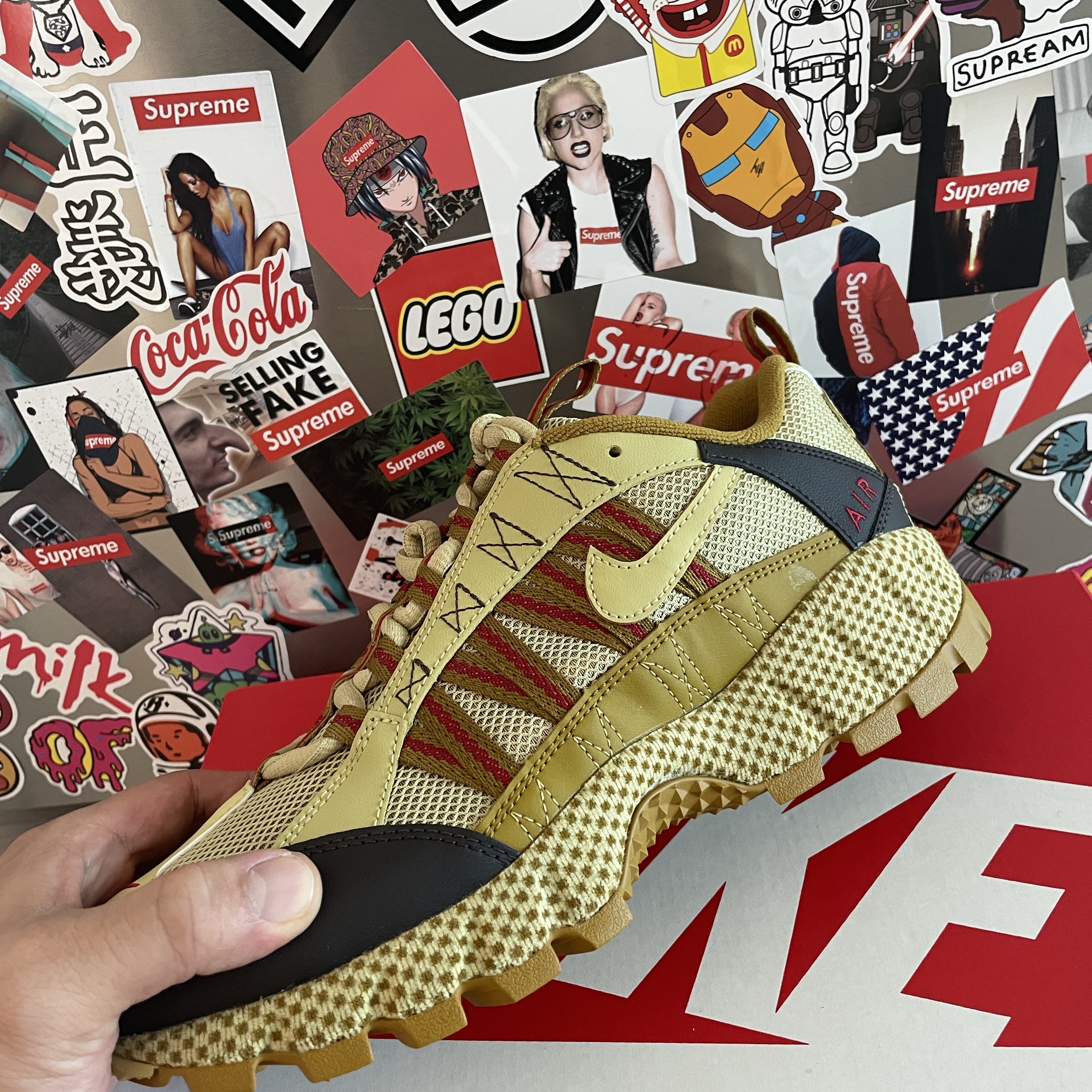 Nike Air Humara Buff Gold 착용 스타일 - 2