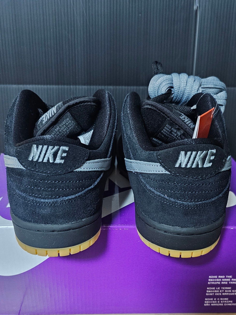 Nike SB Dunk Low Pro Black Cool Grey 착용 스타일 - 4
