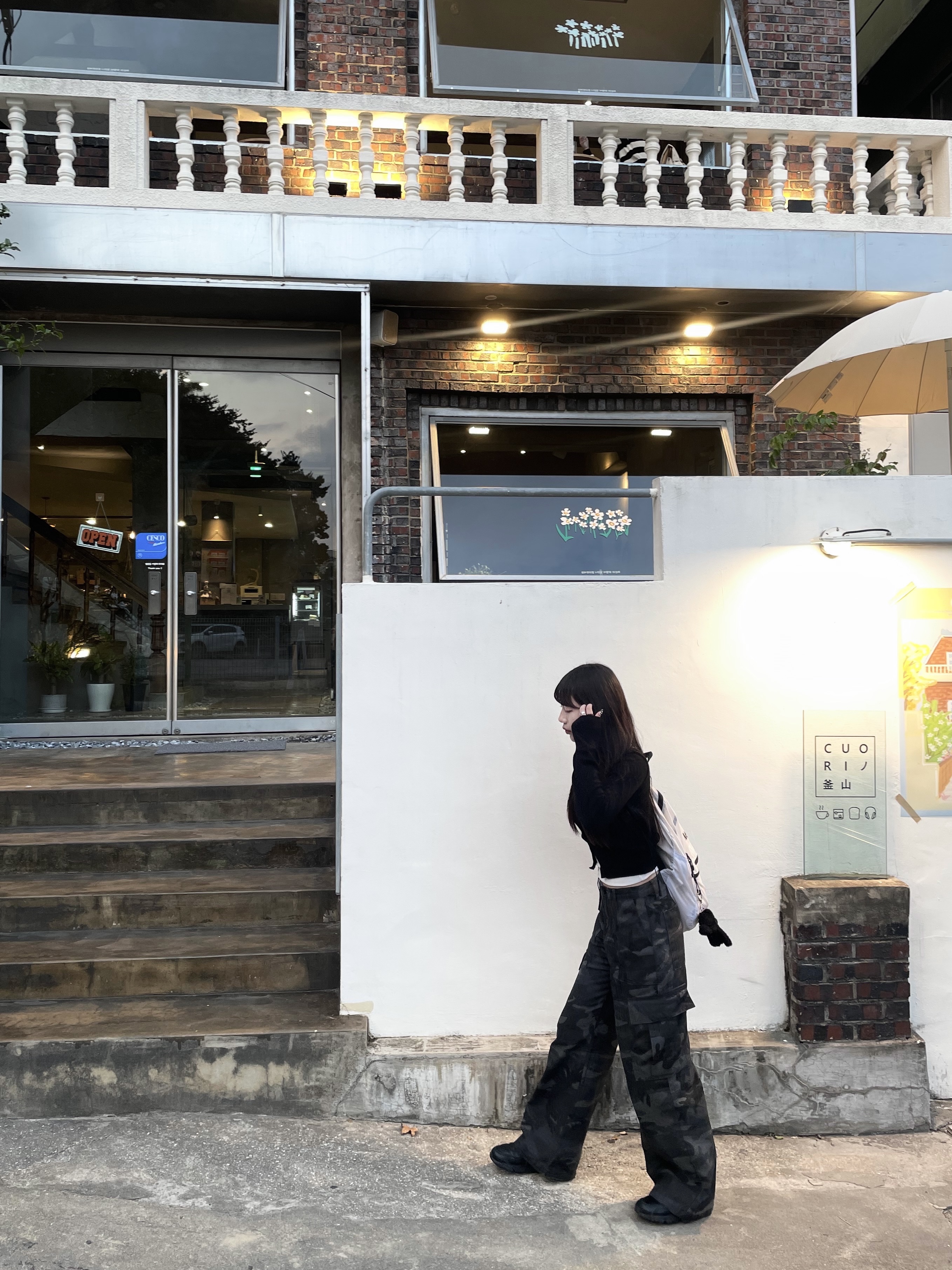 (W) Bohemian Seoul Y Symbol Long Sleeve Cardigan Black, (W) Nike Air Force 1 '07 Low Triple Black 착용 스타일 - 3
