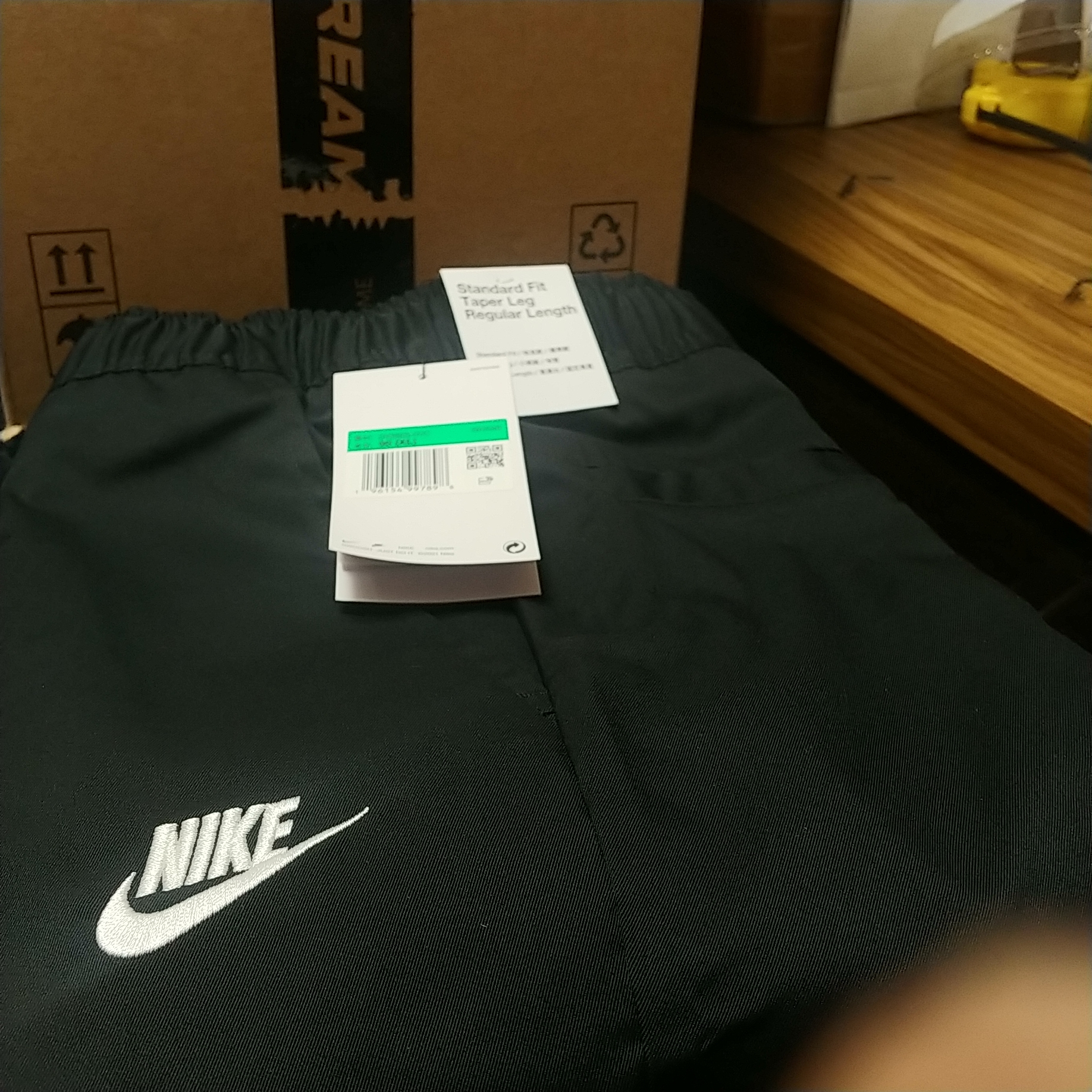 Nike Club Woven Tapered Leg Pants Black White - Asia 착용 스타일