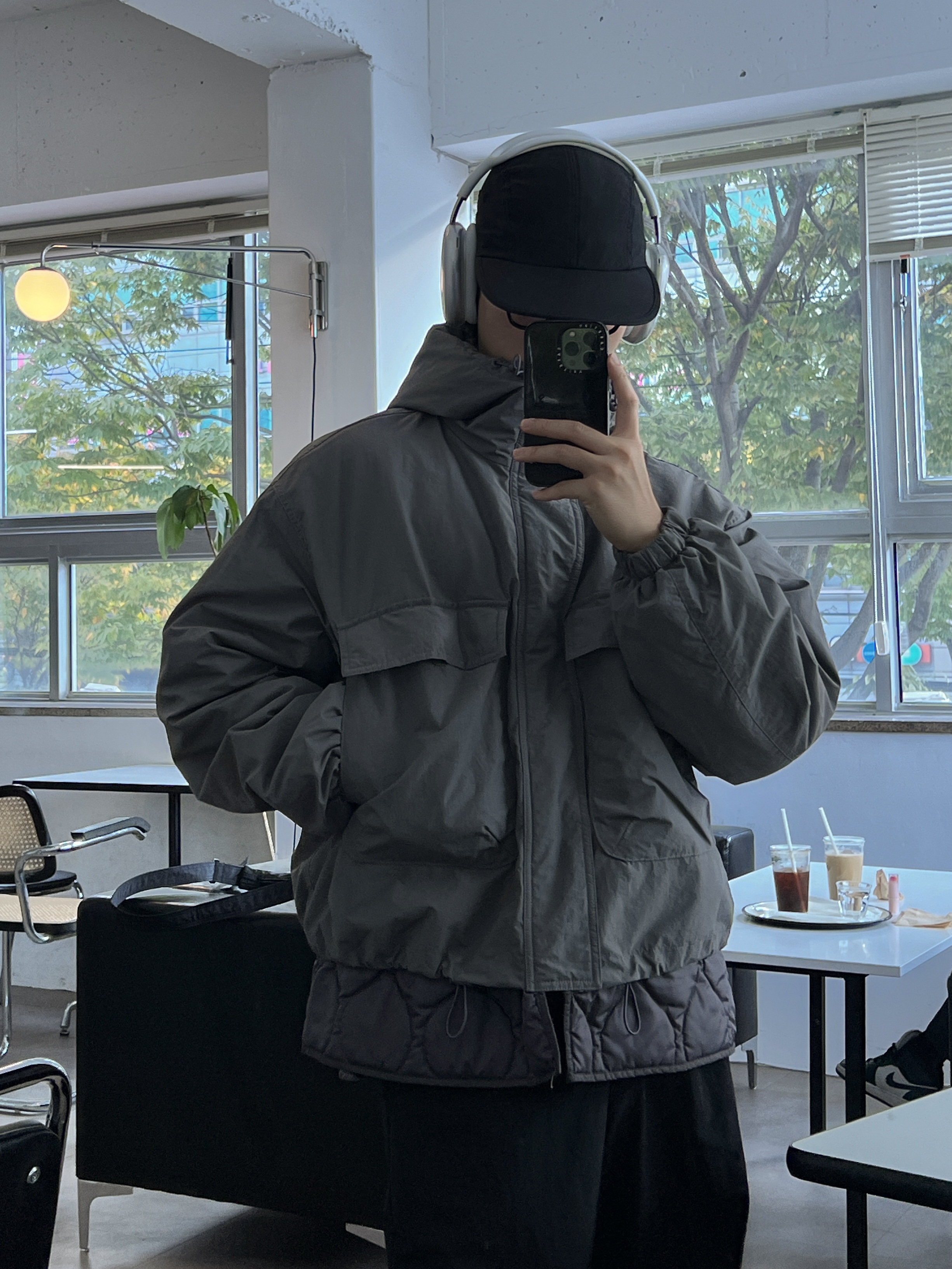 Salomon XT-6 Turtledove, Apple AirPods Max Lightning Silver (Korean Ver.) 착용 스타일 - 2