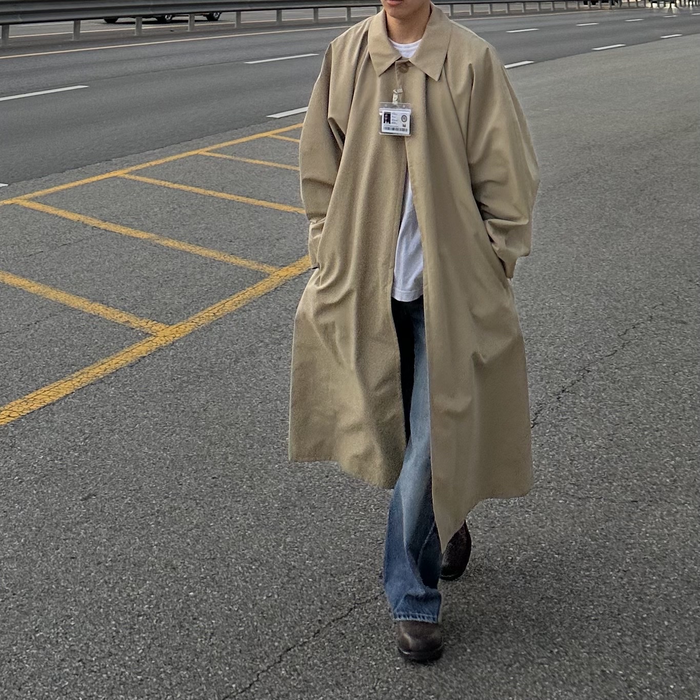 STU Hook Dolman Coat Beige with Name Tag 착용 스타일 - 3