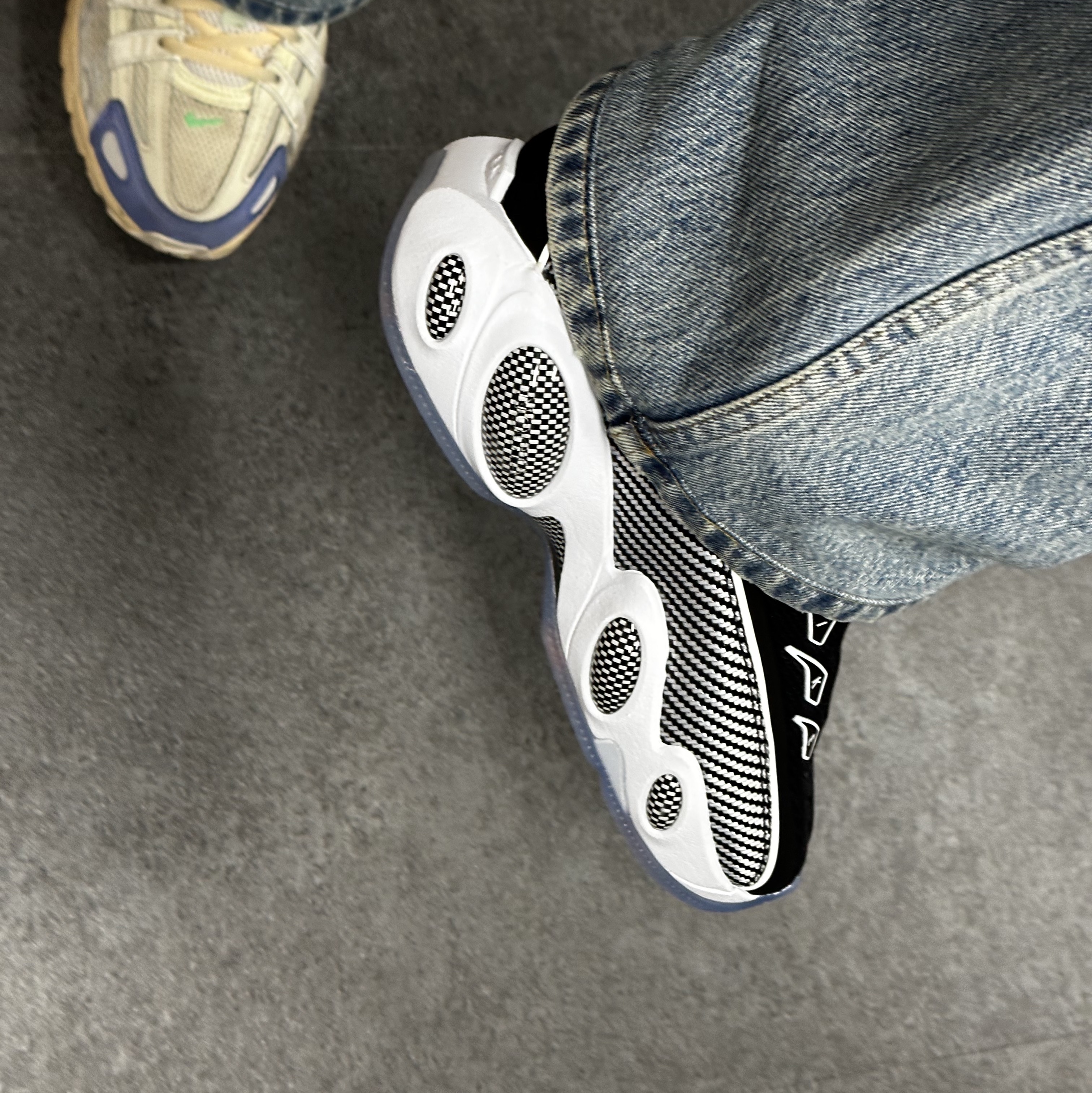 Nike x Drake Nocta Glide Black White Clear 착용 스타일 - 1