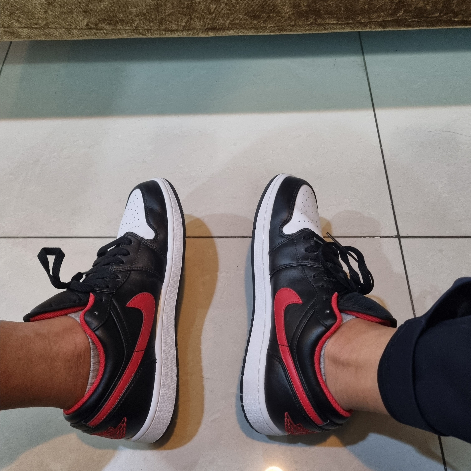 Jordan 1 Low Black Fire Red 착용 스타일